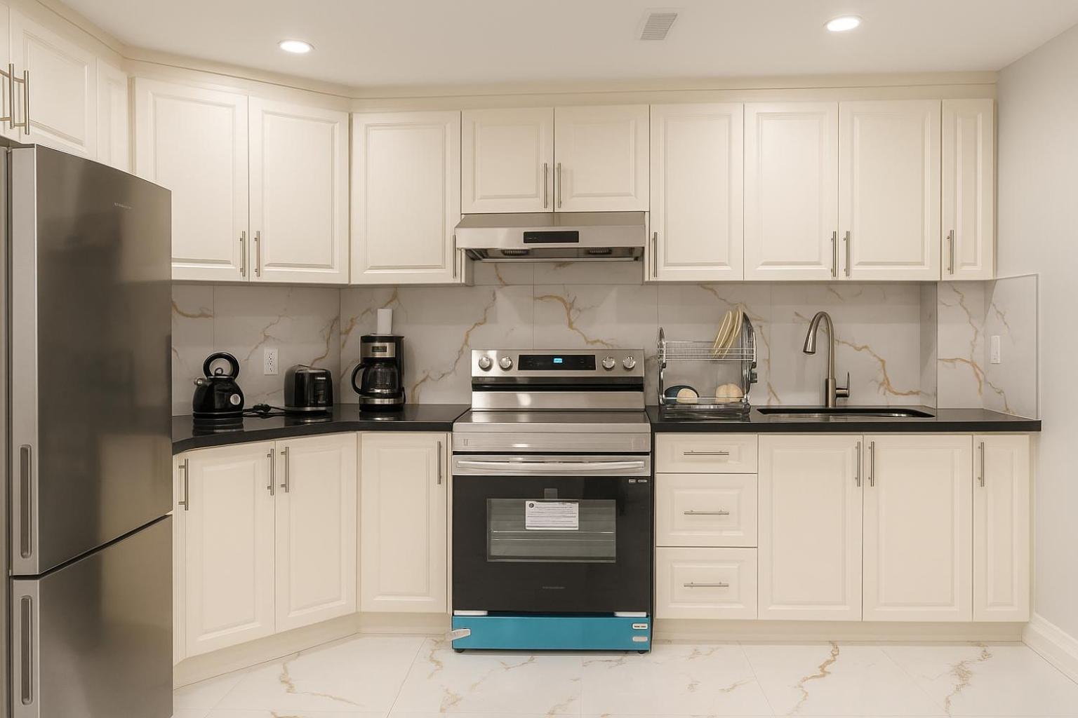 Newly Renovated 3BR Orangeville Basement Suite with Private Access, 10 Min Walk to Headwaters Hospital, 5 Min Drive to Mount Alverno! Ideal for Medical Sta