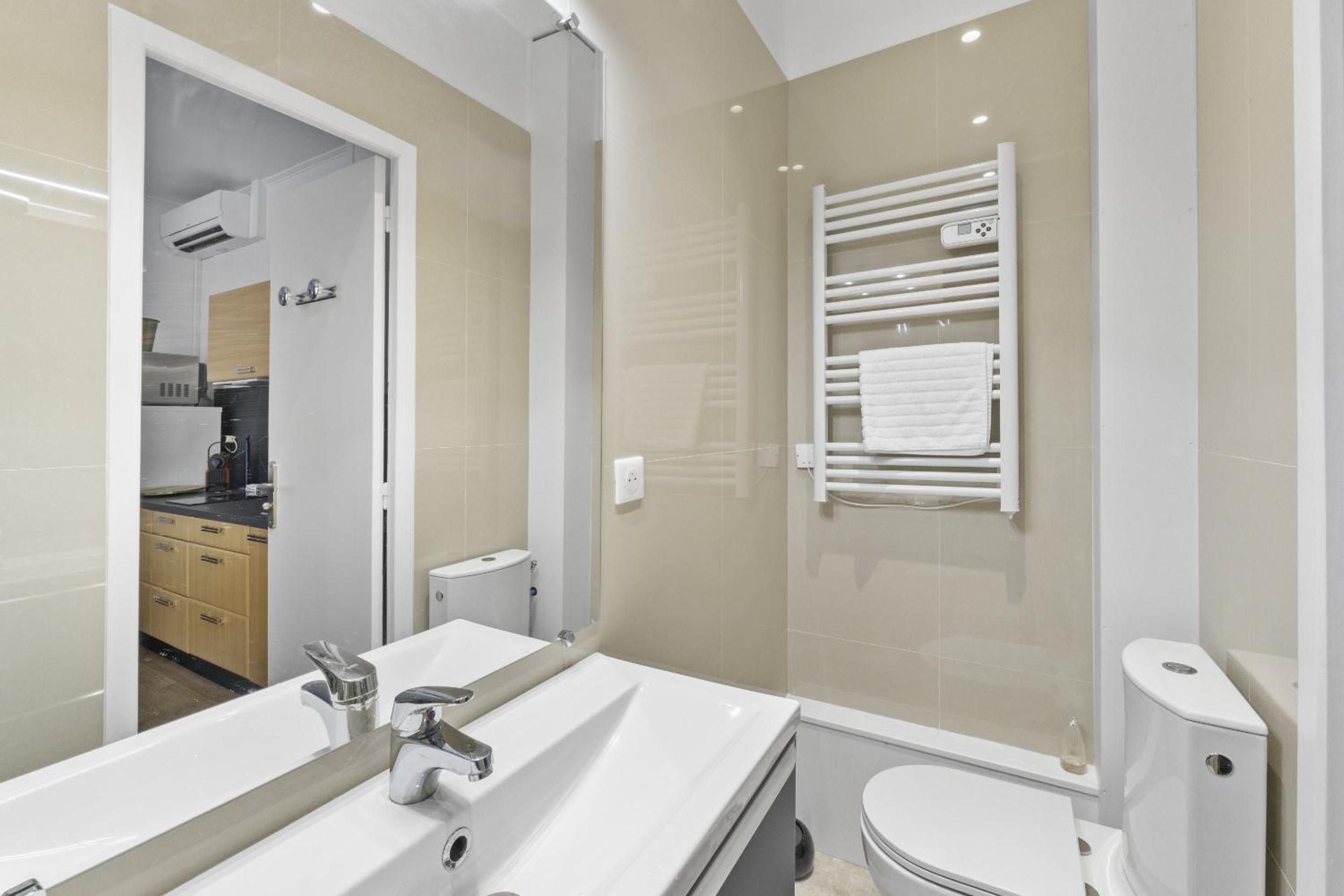 1 chambres , 131 rue d'antibes
