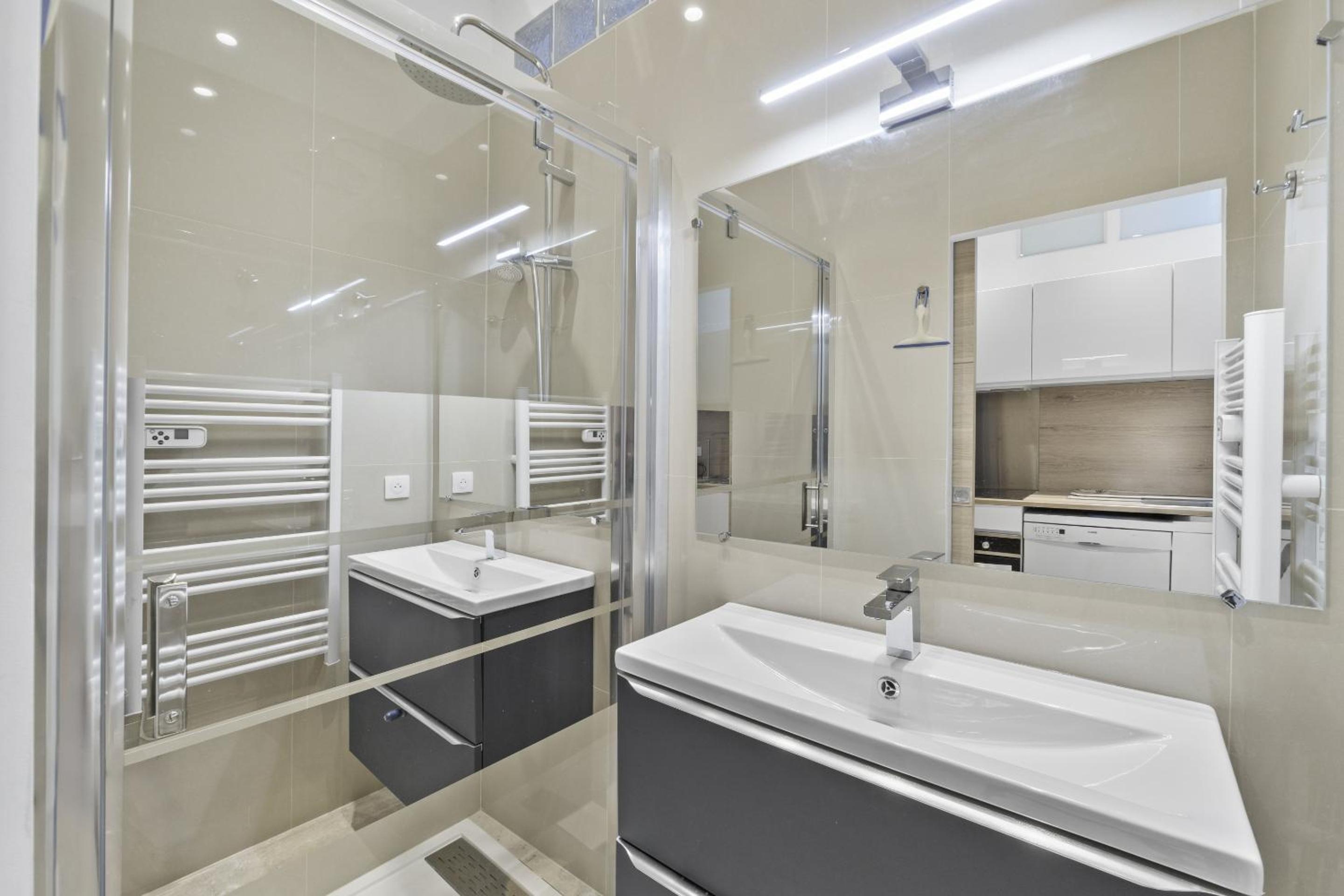 2 chambres , 131 rue d'antibes