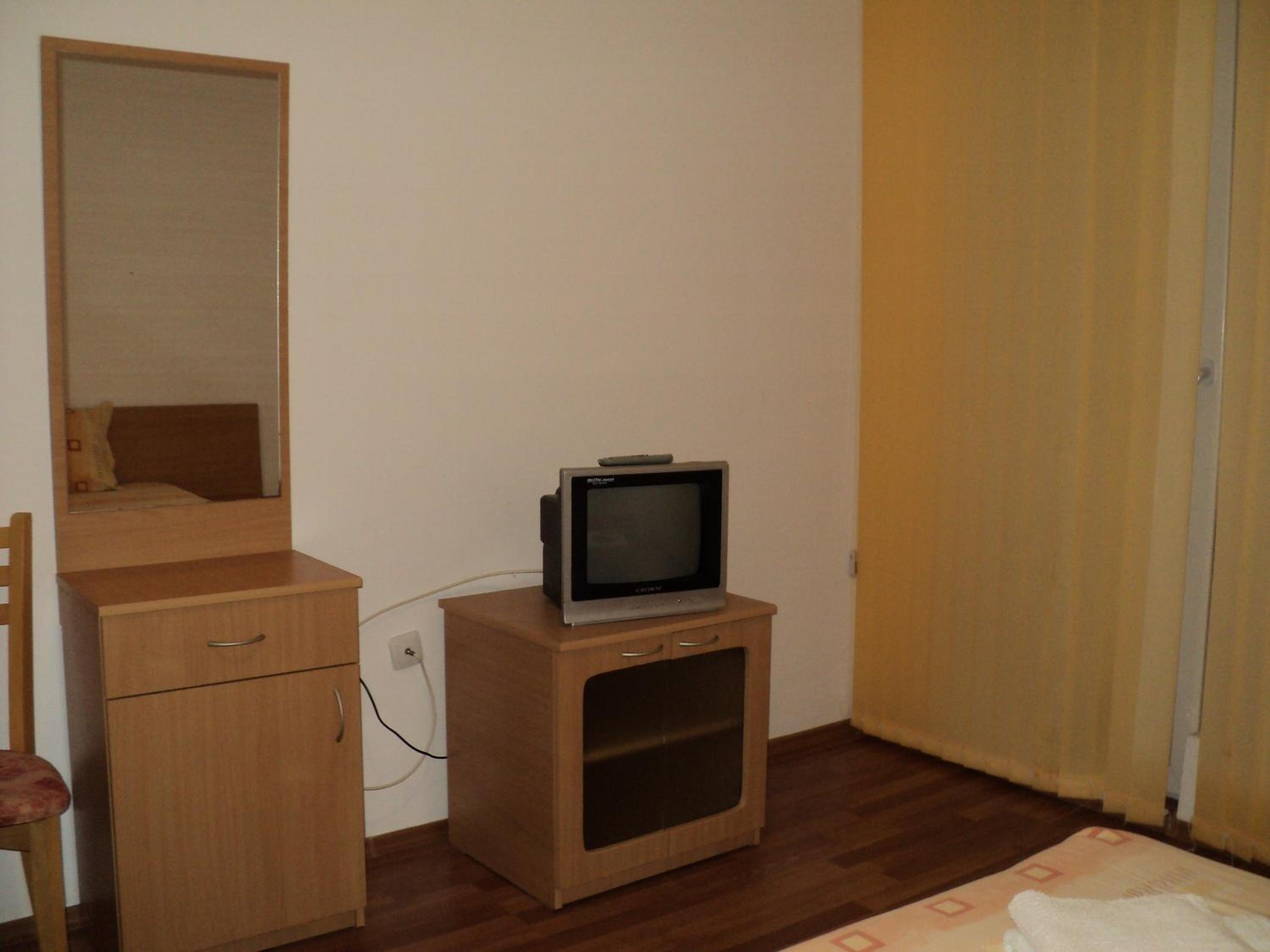 Meni Apartments and Guest Rooms