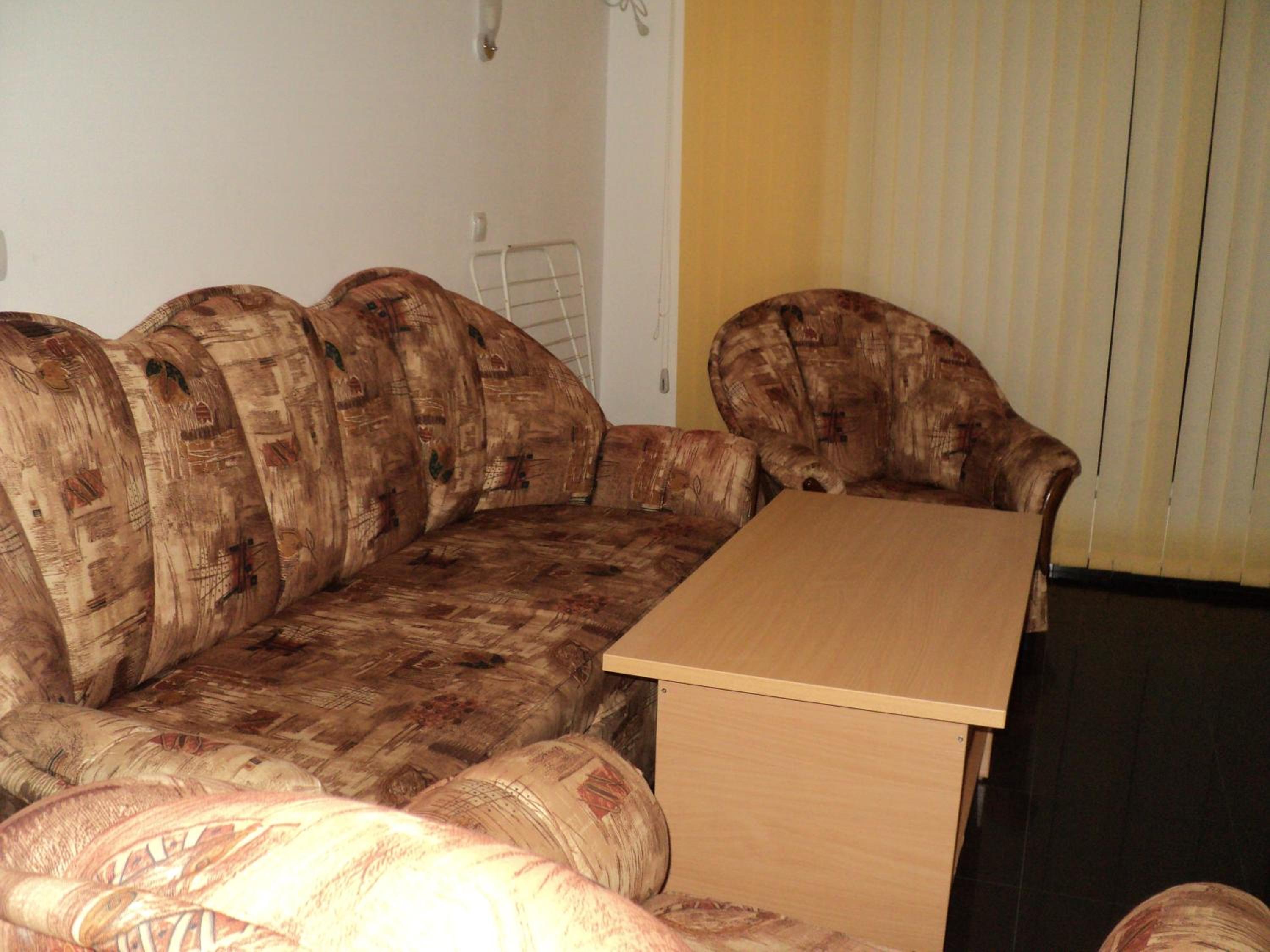 Meni Apartments and Guest Rooms