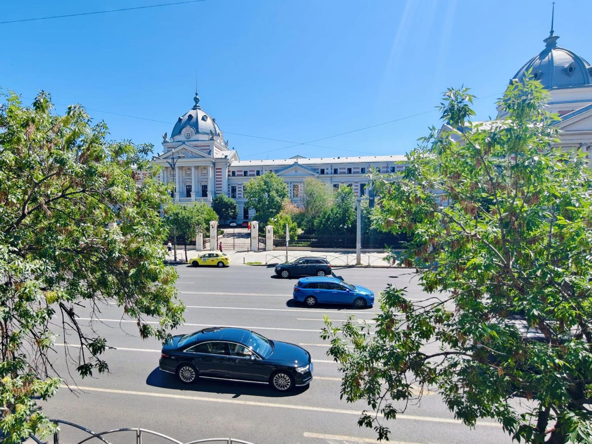 Old Town Apartments Brătianu - City Center Stay