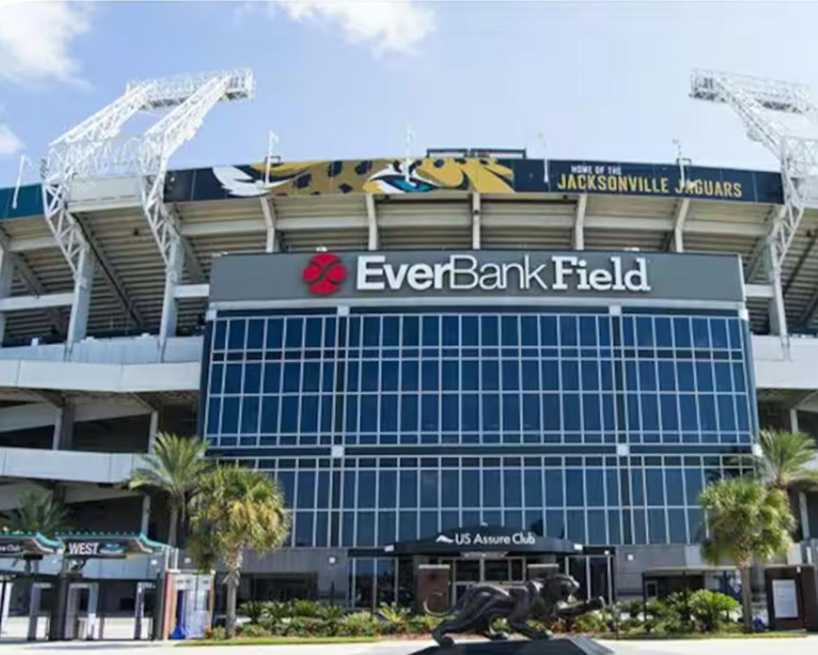 The Duval Den Getaway 2BR near Stadium!