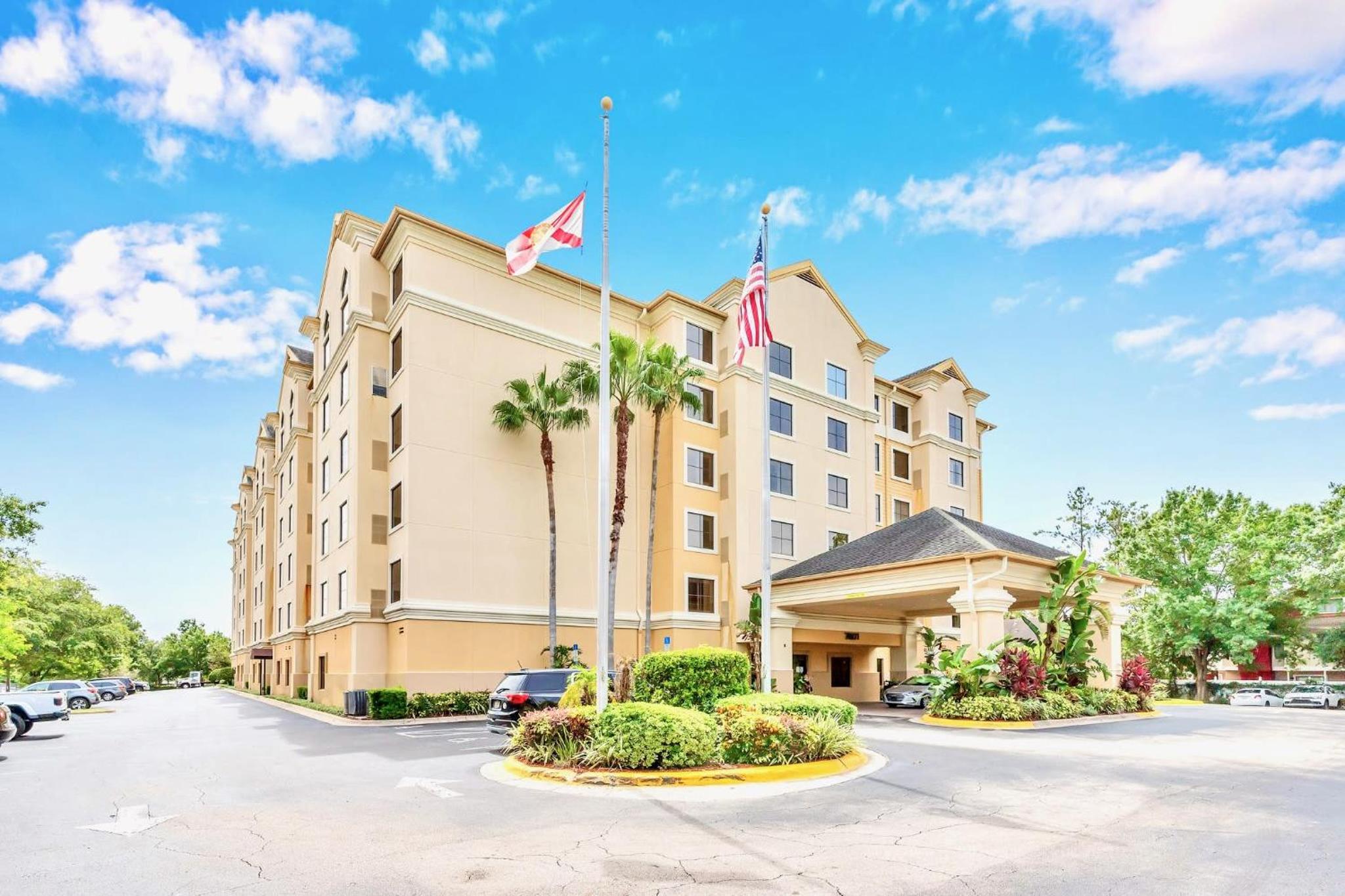 2 Queen BR Condo Near Universal with Hot Tub & Pool