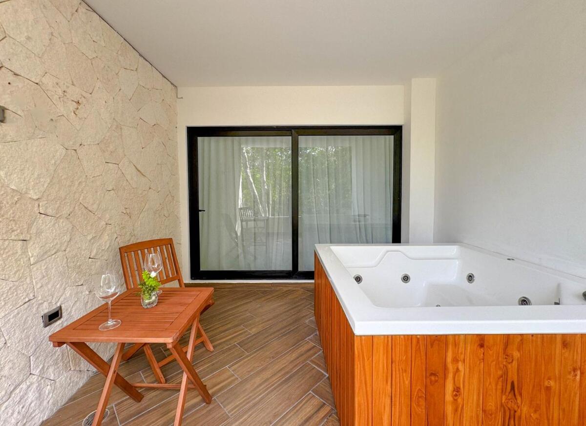 Incredible Studio With Jacuzzi Naia C19