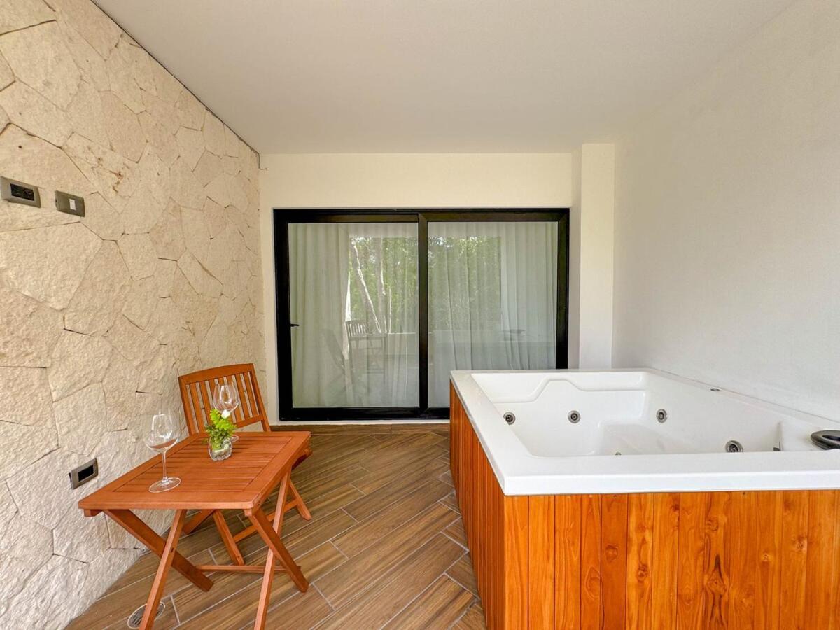 Incredible Studio With Jacuzzi Naia C19