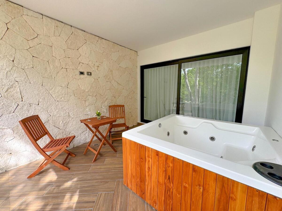 Incredible Studio With Jacuzzi Naia C19