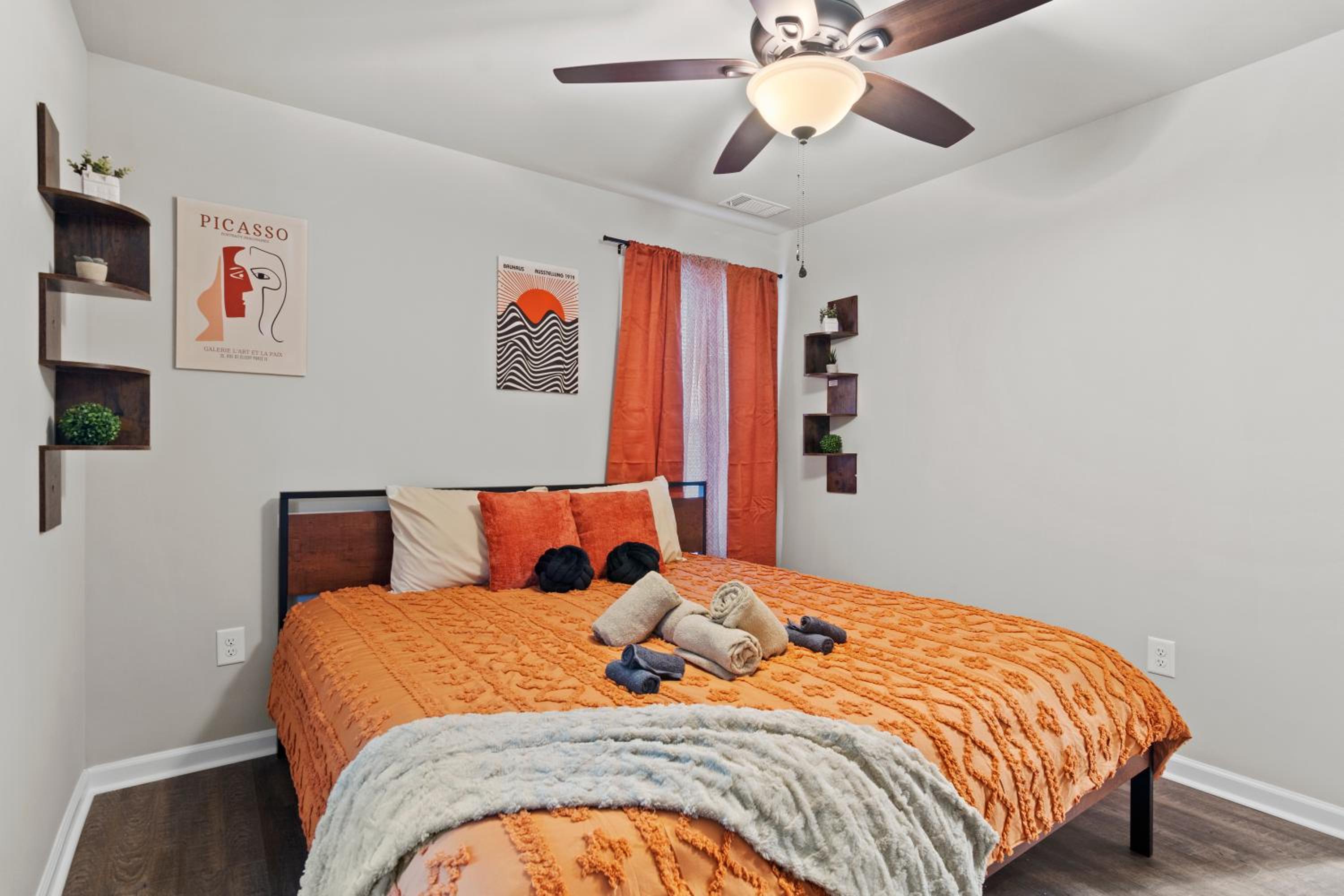 4 King Beds - 2 Game Rooms - Sleeps 24, By DT & UGA