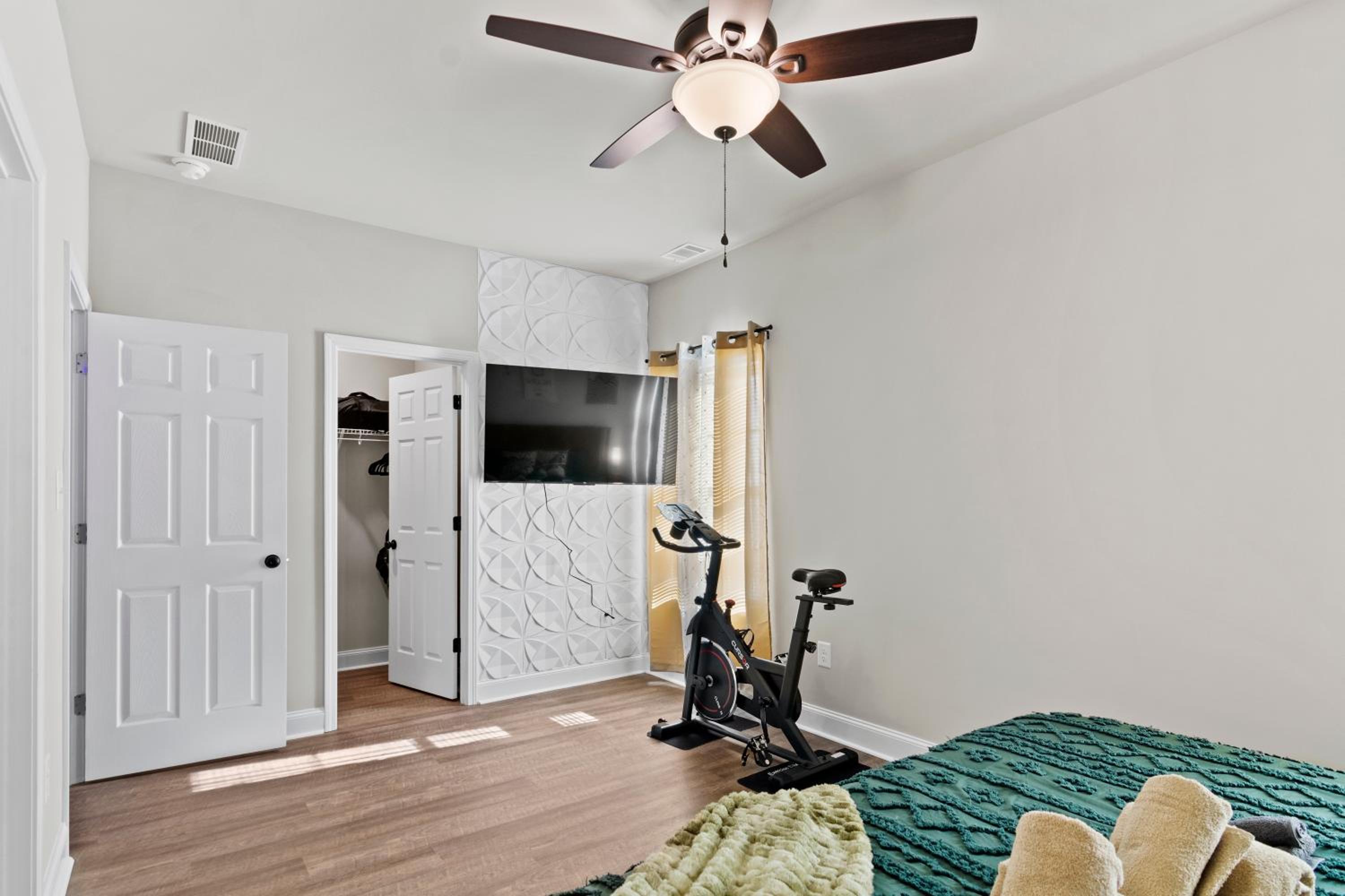 4 King Beds - 2 Game Rooms - Sleeps 24, By DT & UGA