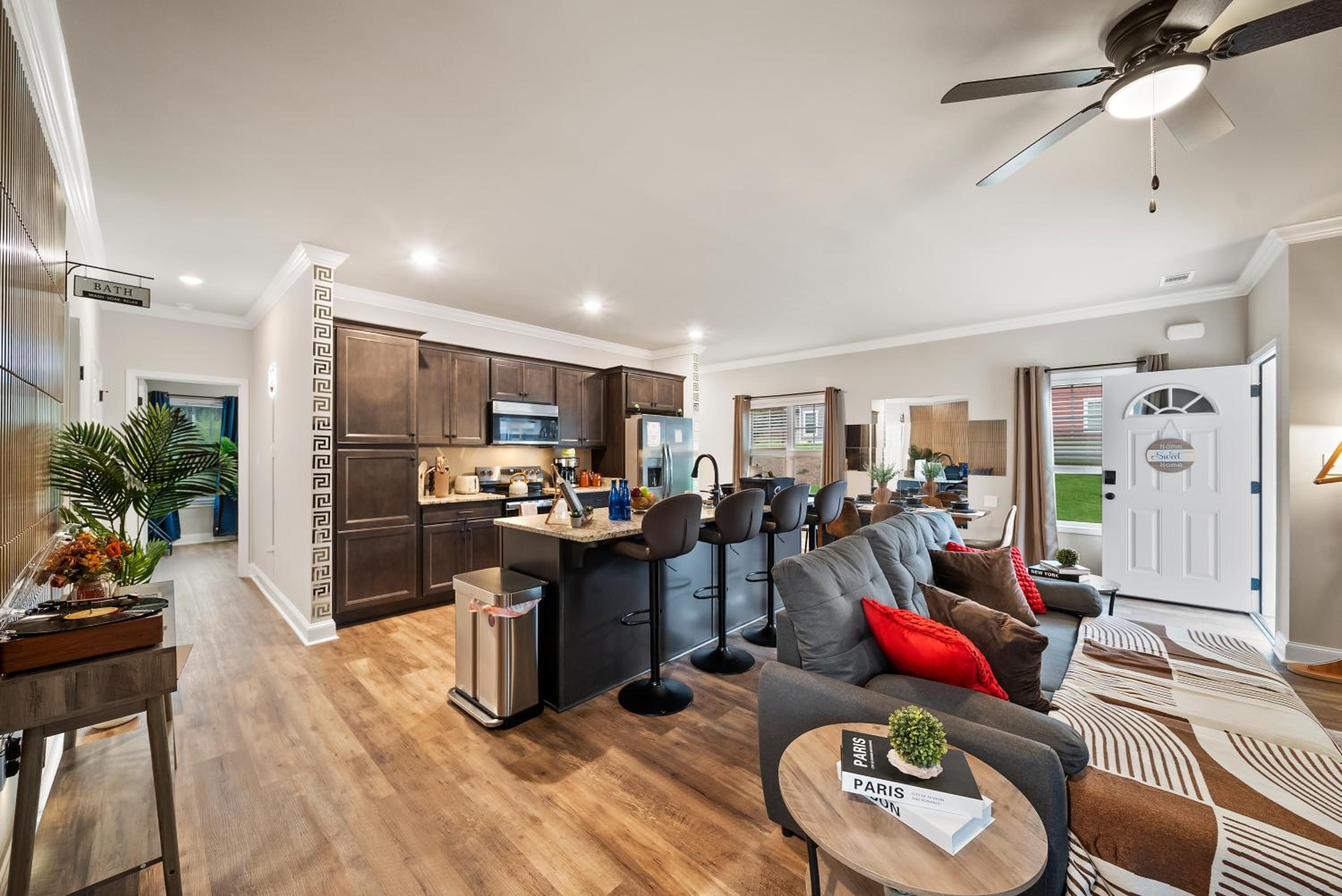 4 King Beds - 2 Game Rooms - Sleeps 24, By DT & UGA