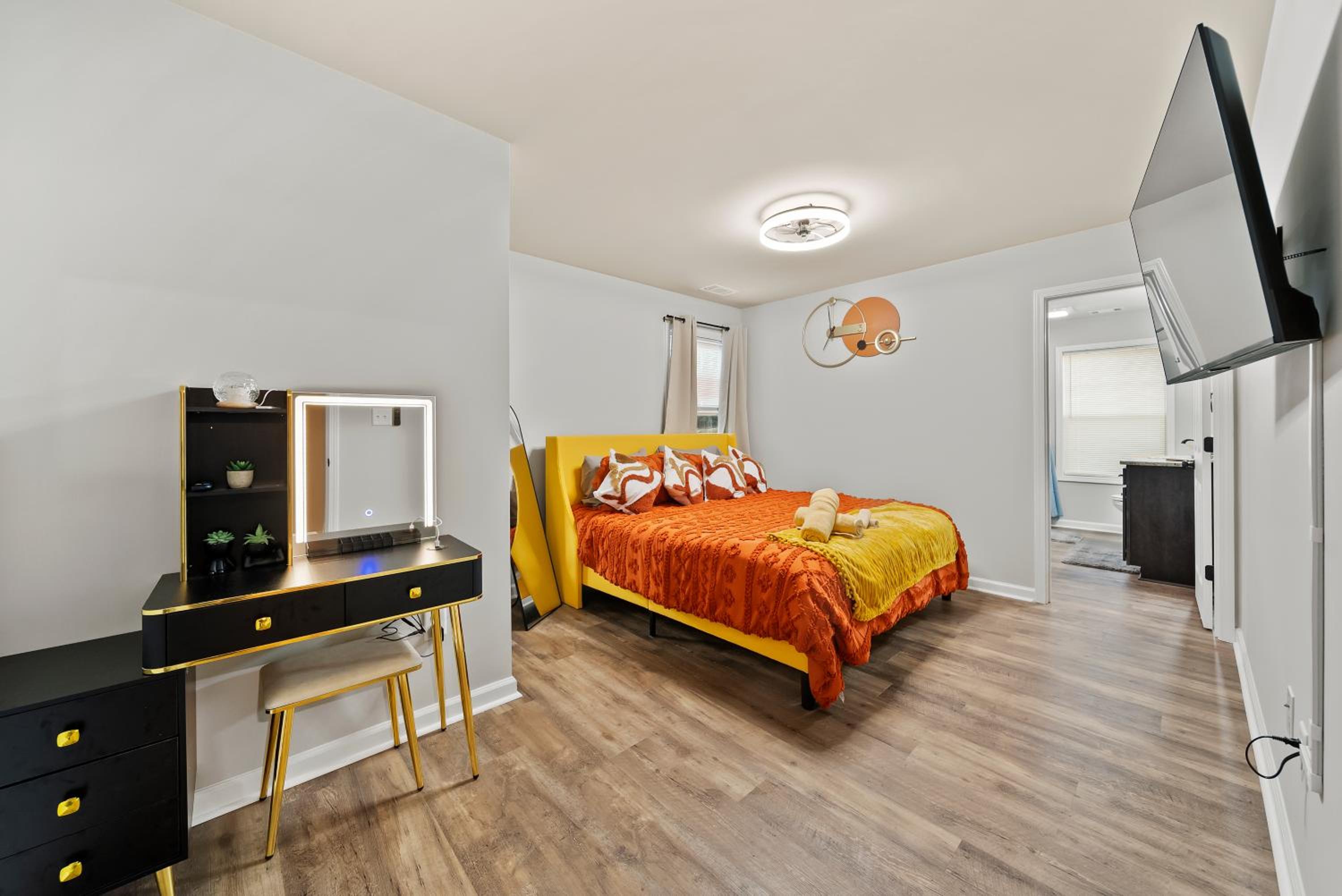 4 King Beds - 2 Game Rooms - Sleeps 24, By DT & UGA