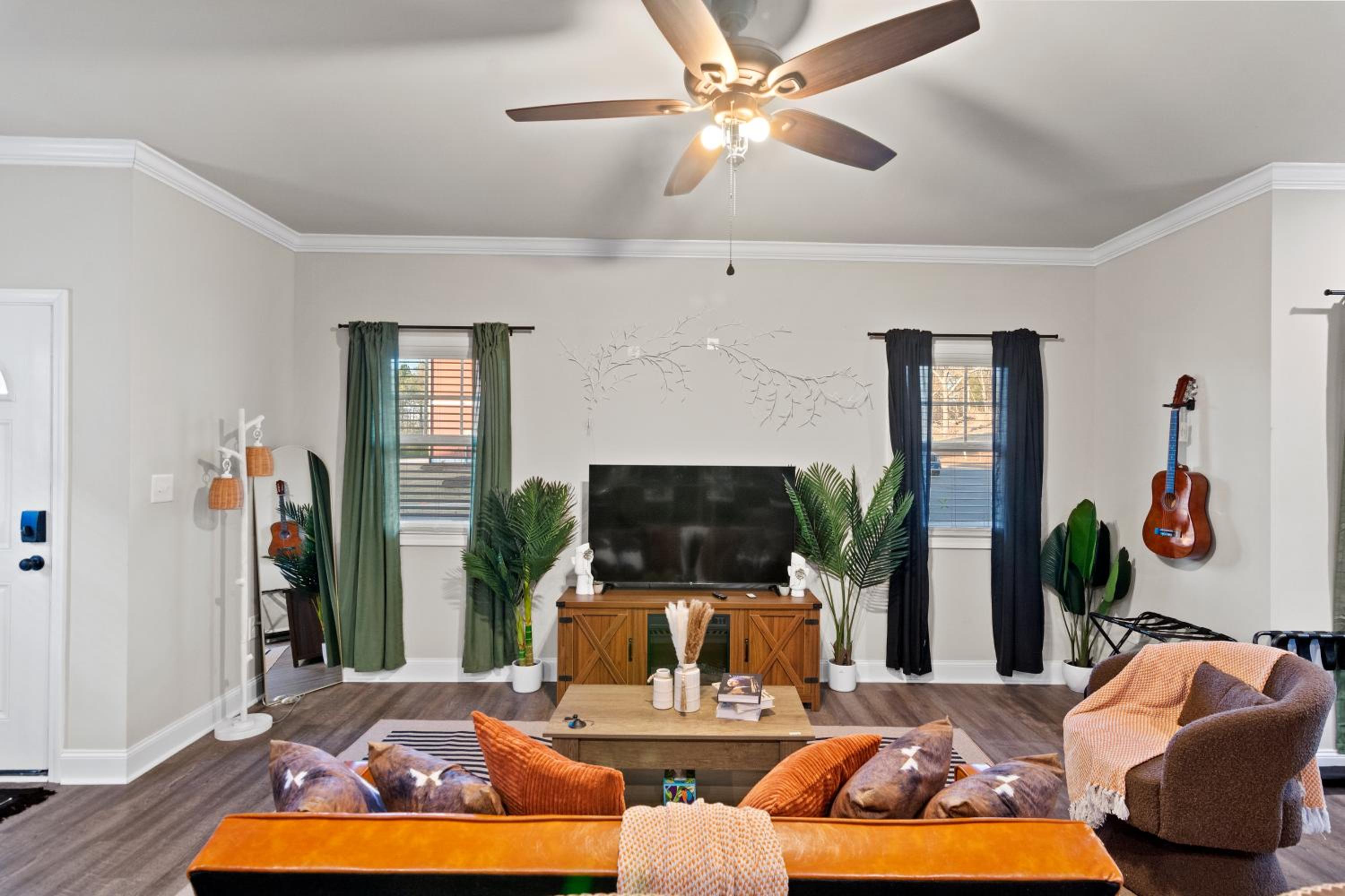 4 King Beds - 2 Game Rooms - Sleeps 24, By DT & UGA