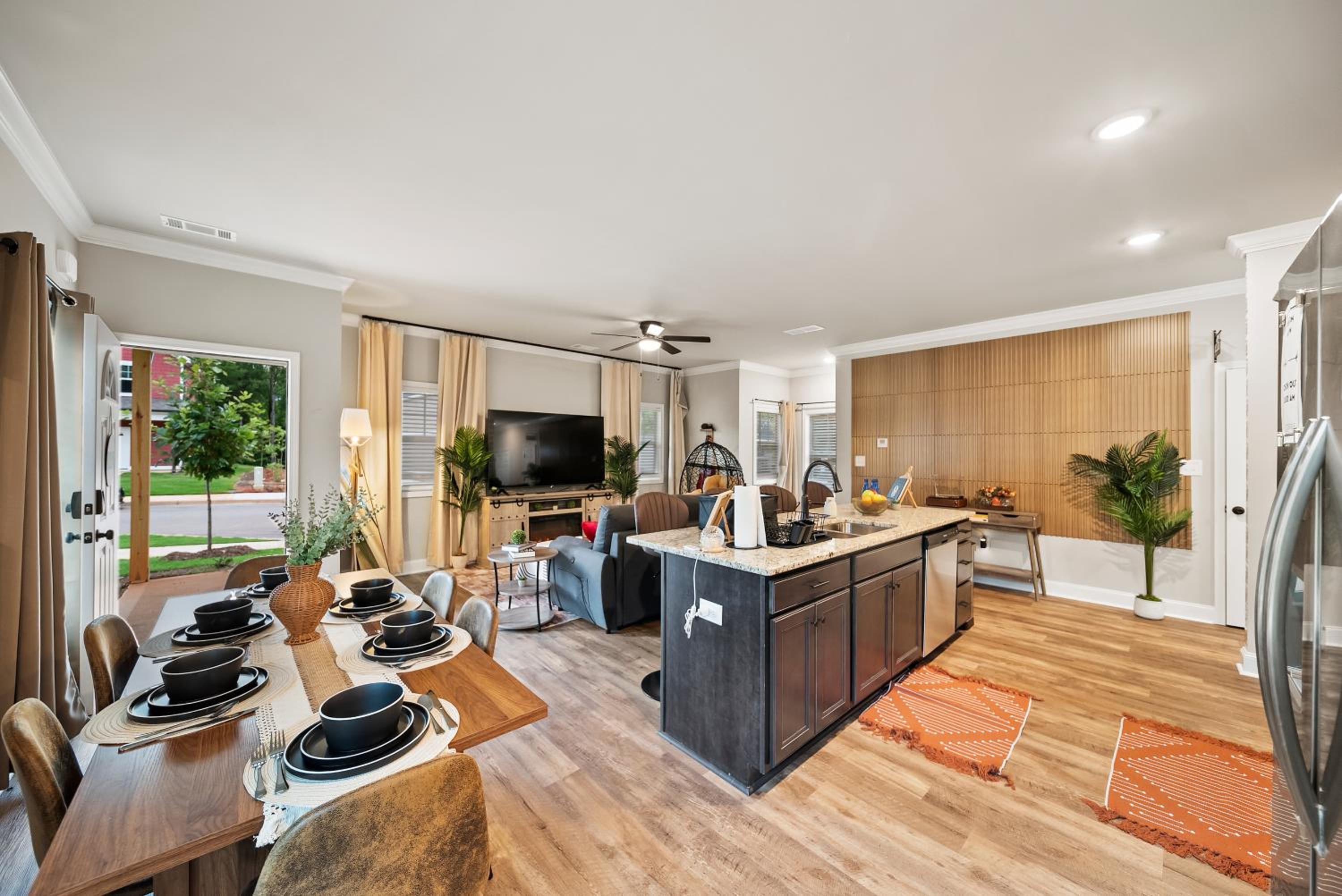 4 King Beds - 2 Game Rooms - Sleeps 24, By DT & UGA