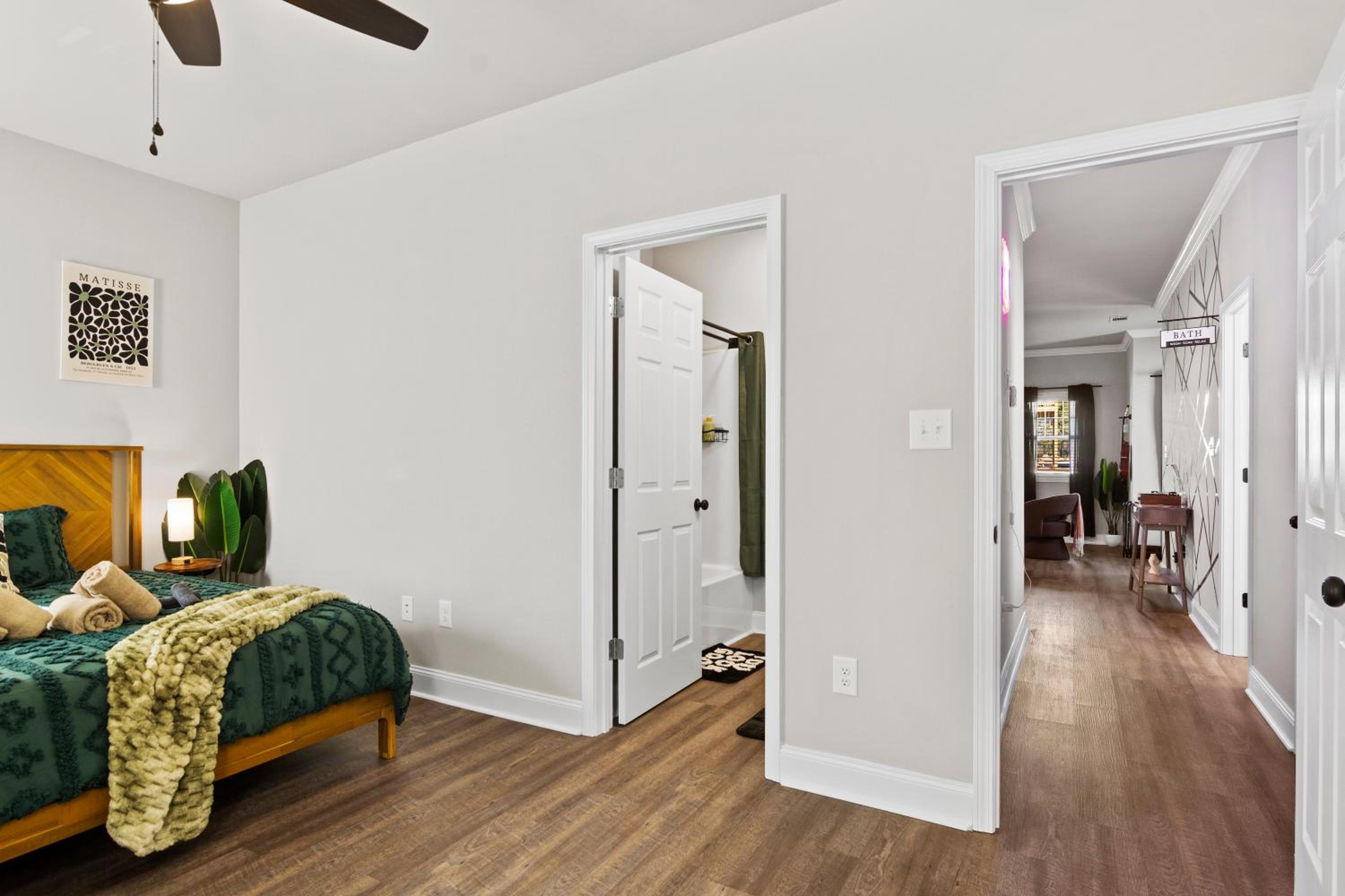 4 King Beds - 2 Game Rooms - Sleeps 24, By DT & UGA