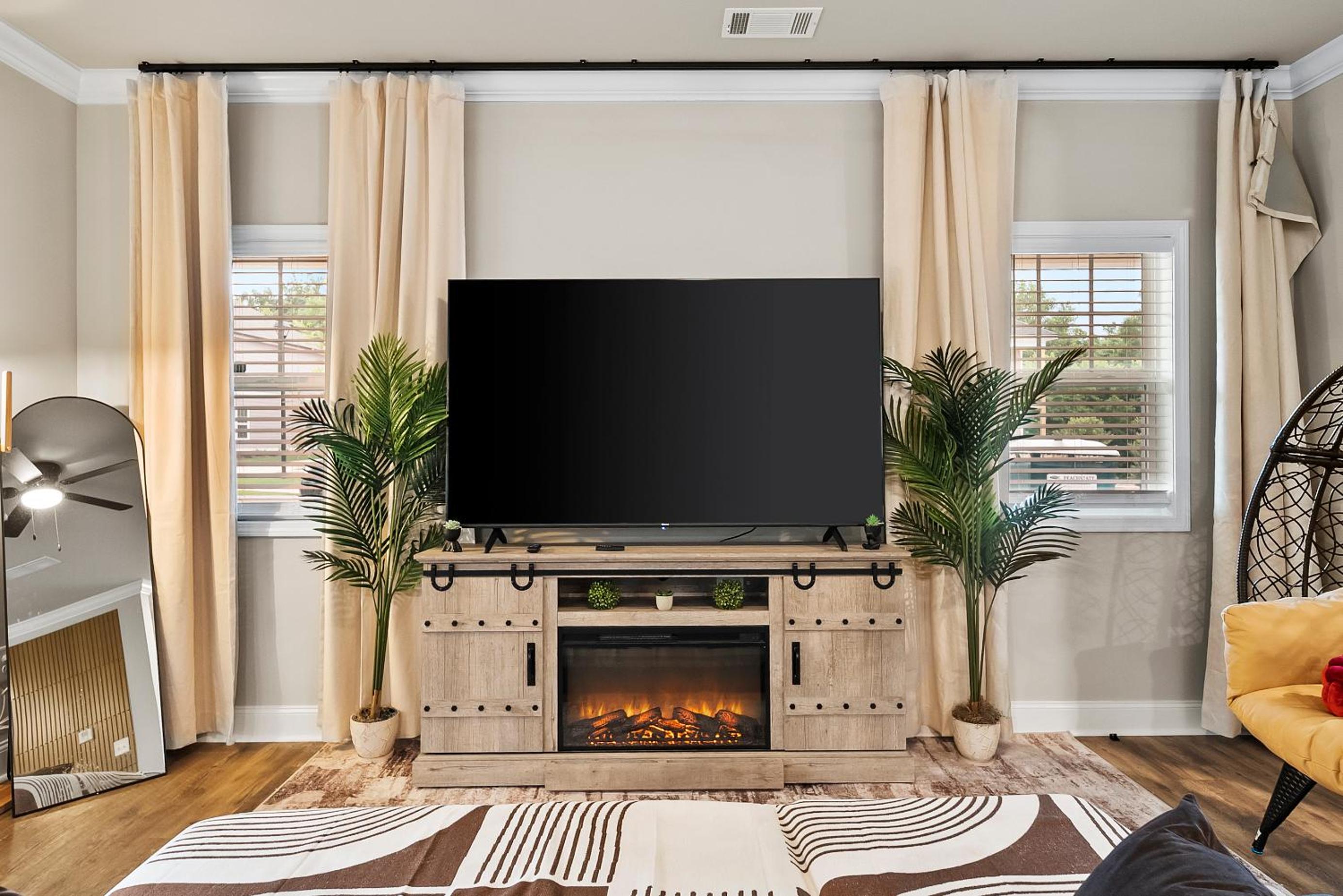 4 King Beds - 2 Game Rooms - Sleeps 24, By DT & UGA