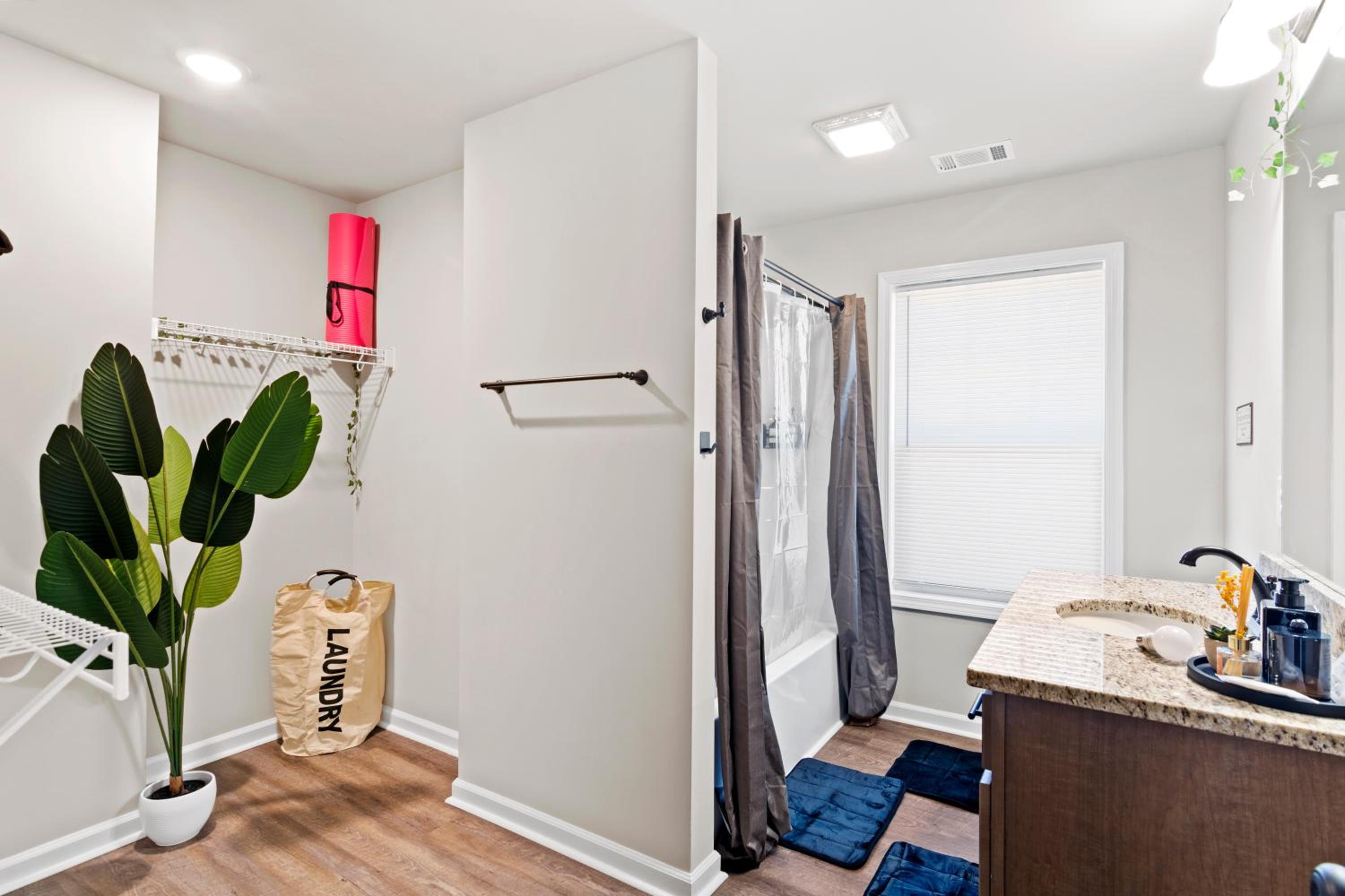 4 King Beds - 2 Game Rooms - Sleeps 24, By DT & UGA