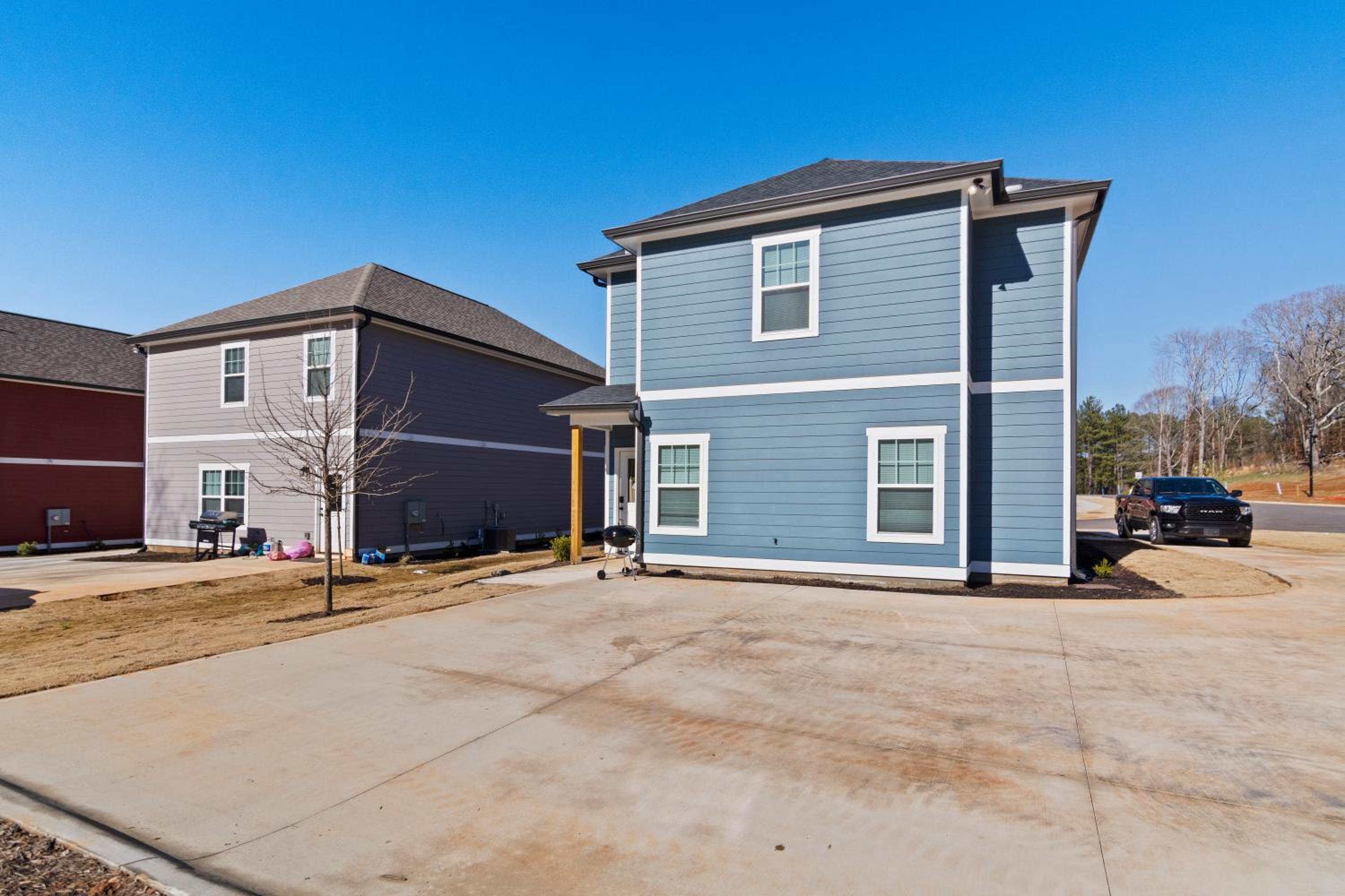 4 King Beds - 2 Game Rooms - Sleeps 24, By DT & UGA