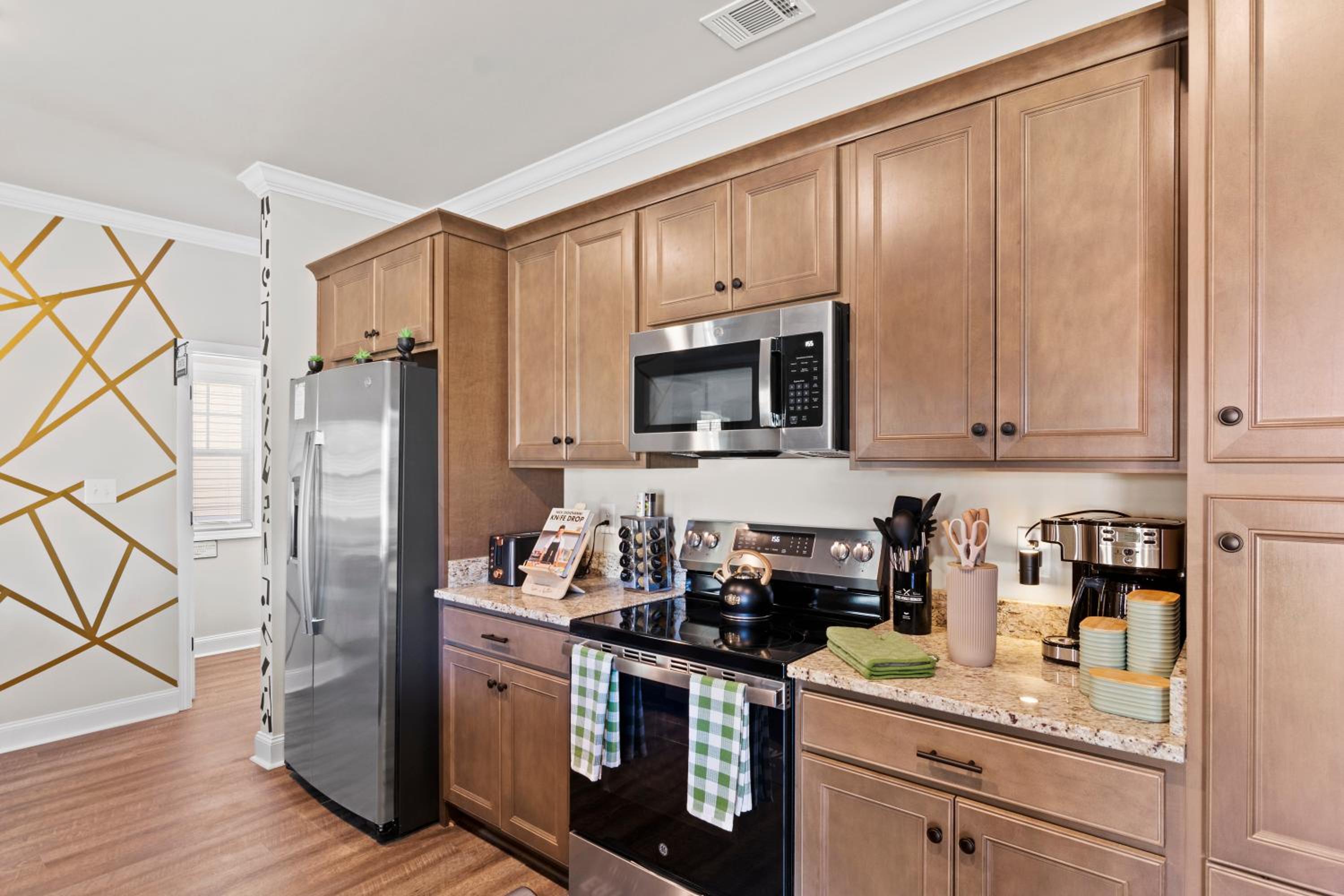 4 King Beds - 2 Game Rooms - Sleeps 24, By DT & UGA