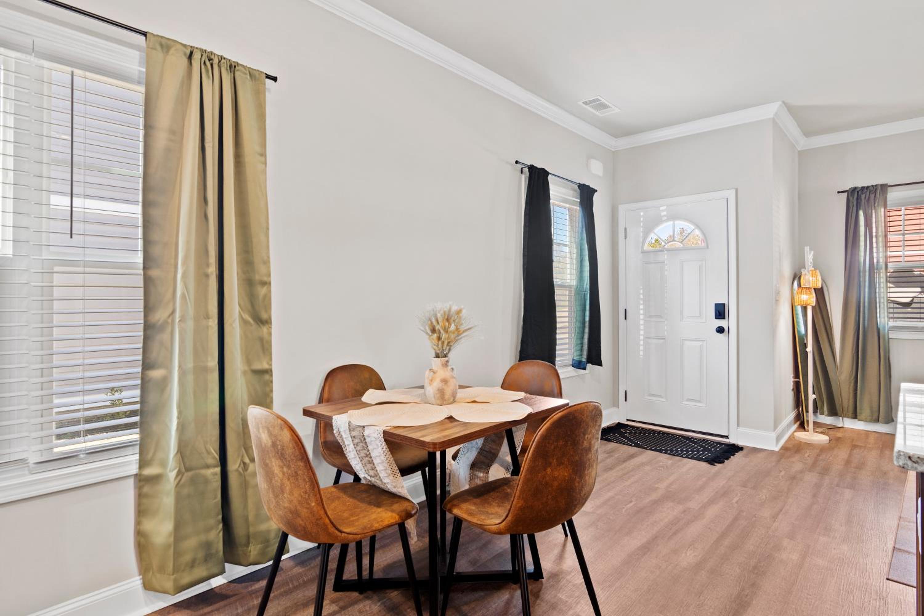 4 King Beds - 2 Game Rooms - Sleeps 24, By DT & UGA