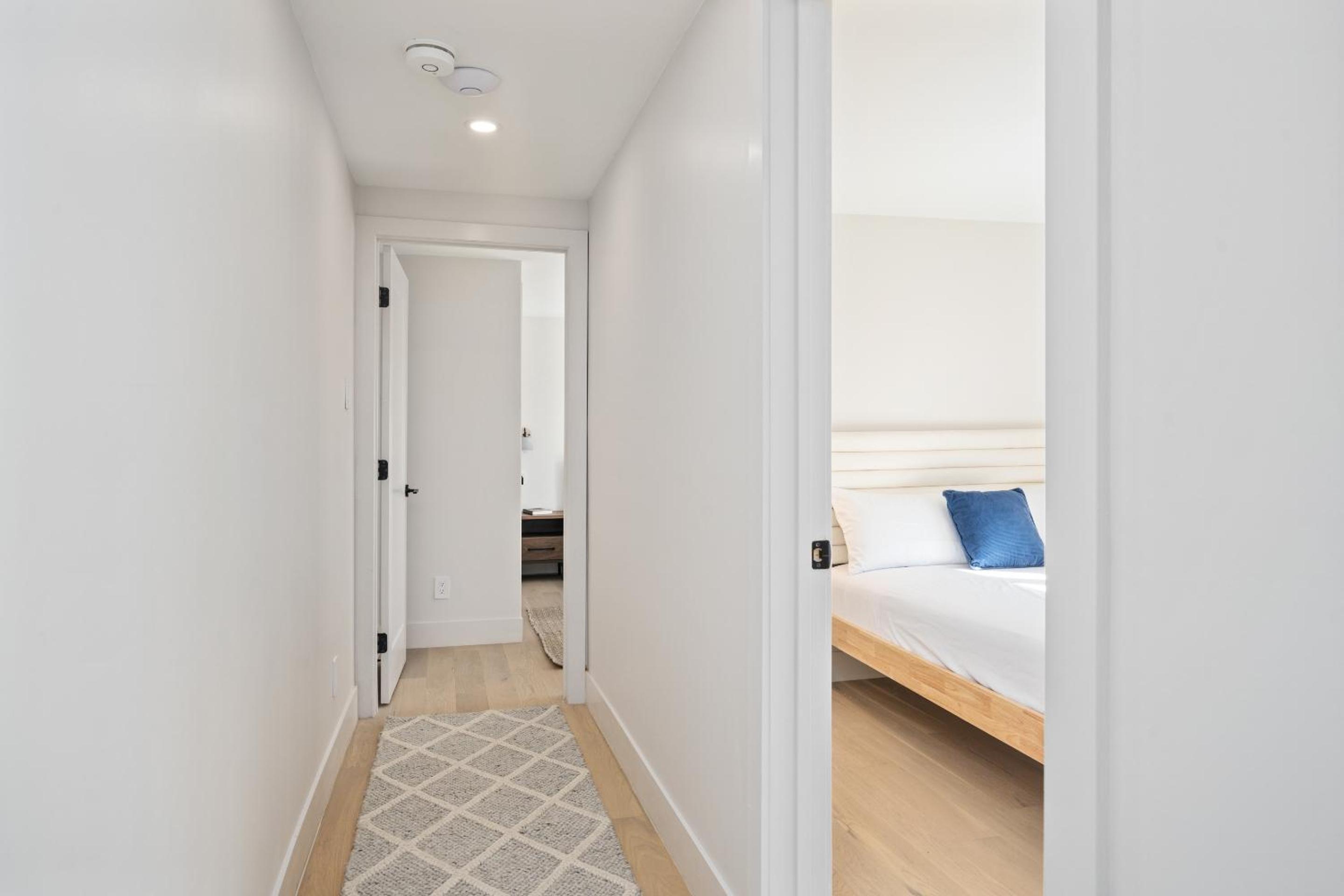MTL Central Stay Apartments