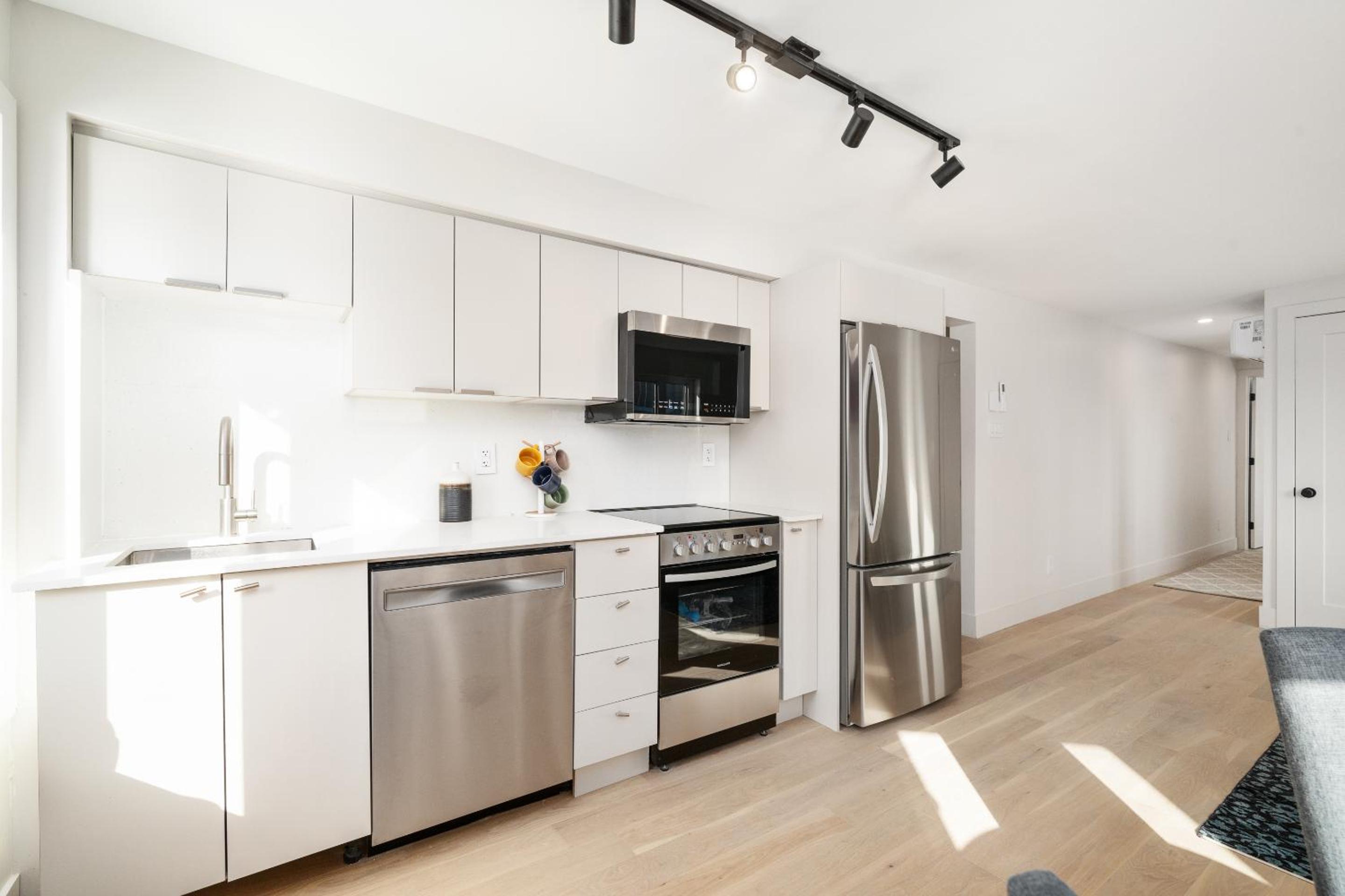 MTL Central Stay Apartments