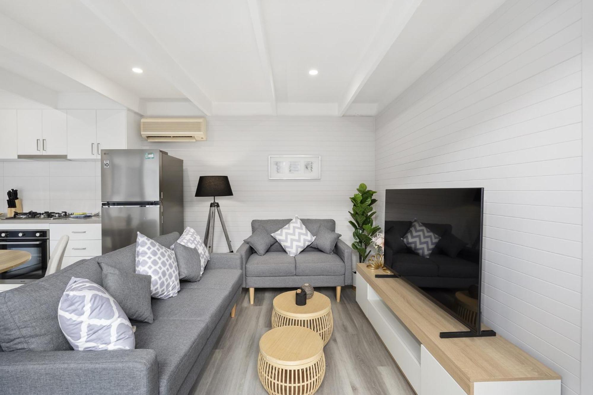 2-Bed Rosebud Apartment with BBQ & Garden