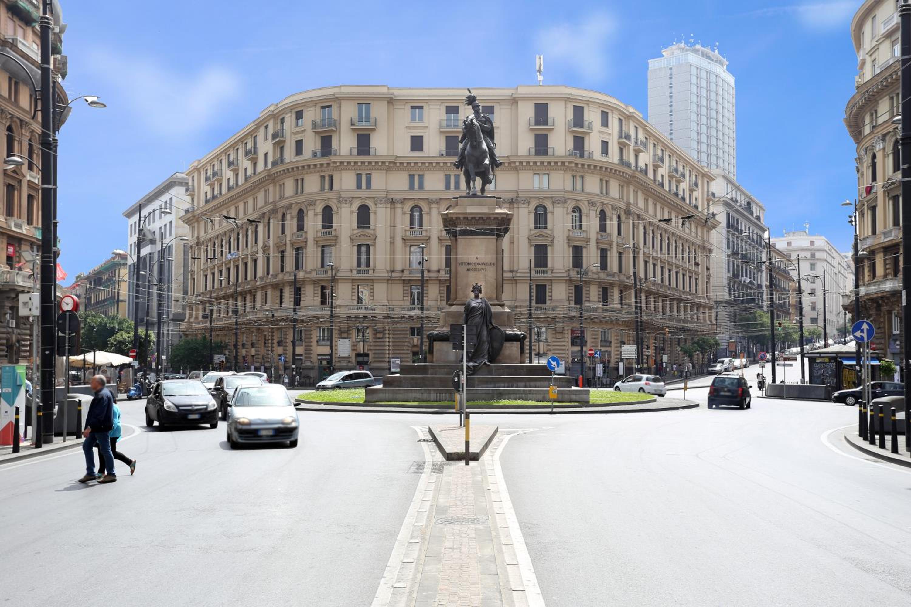 Piazza Bovio 22