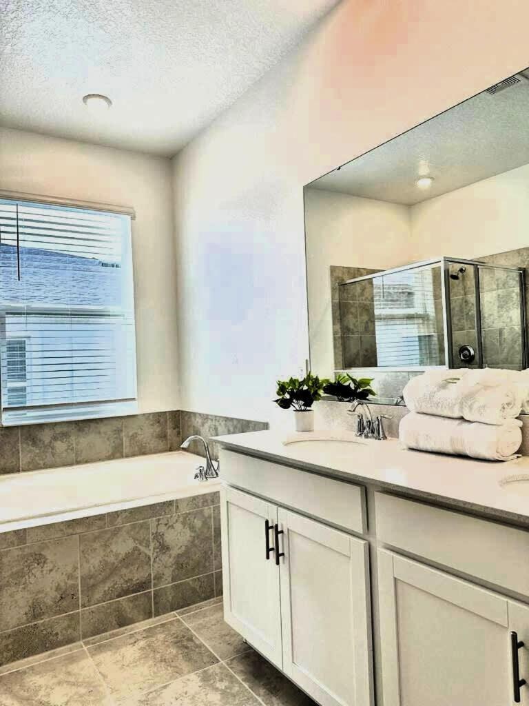 3BR Resort Condo with Waterpark near Disney