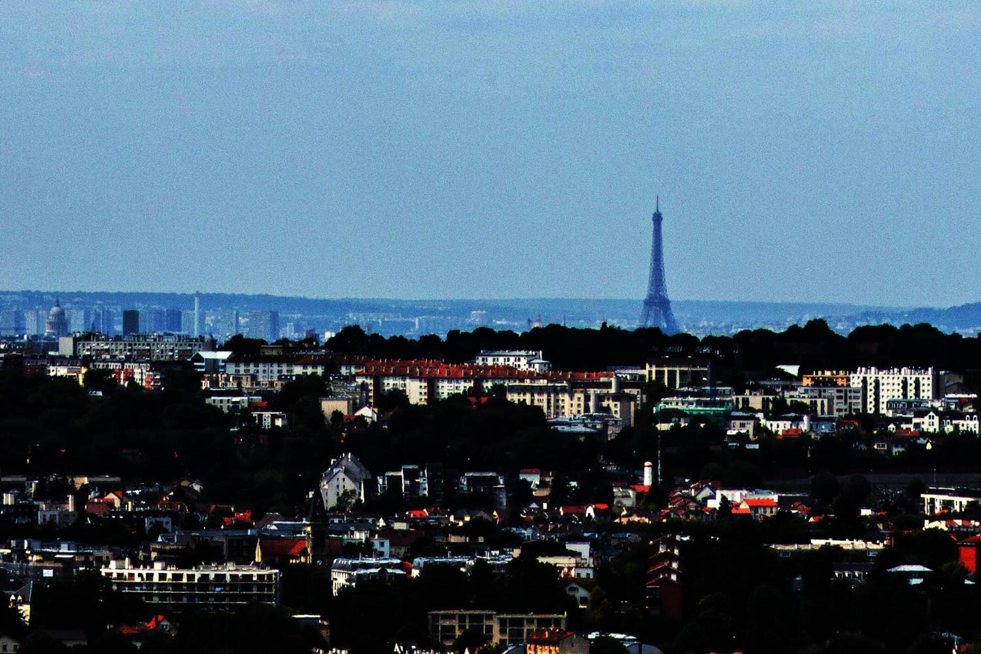Le Palacio, Vue Tour Eiffel entre Paris et Disneyland