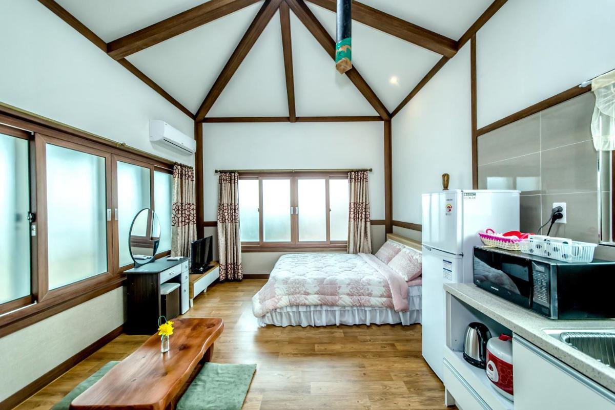 Jeju Myung House