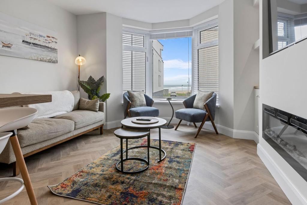 Roe Retreat by the sea