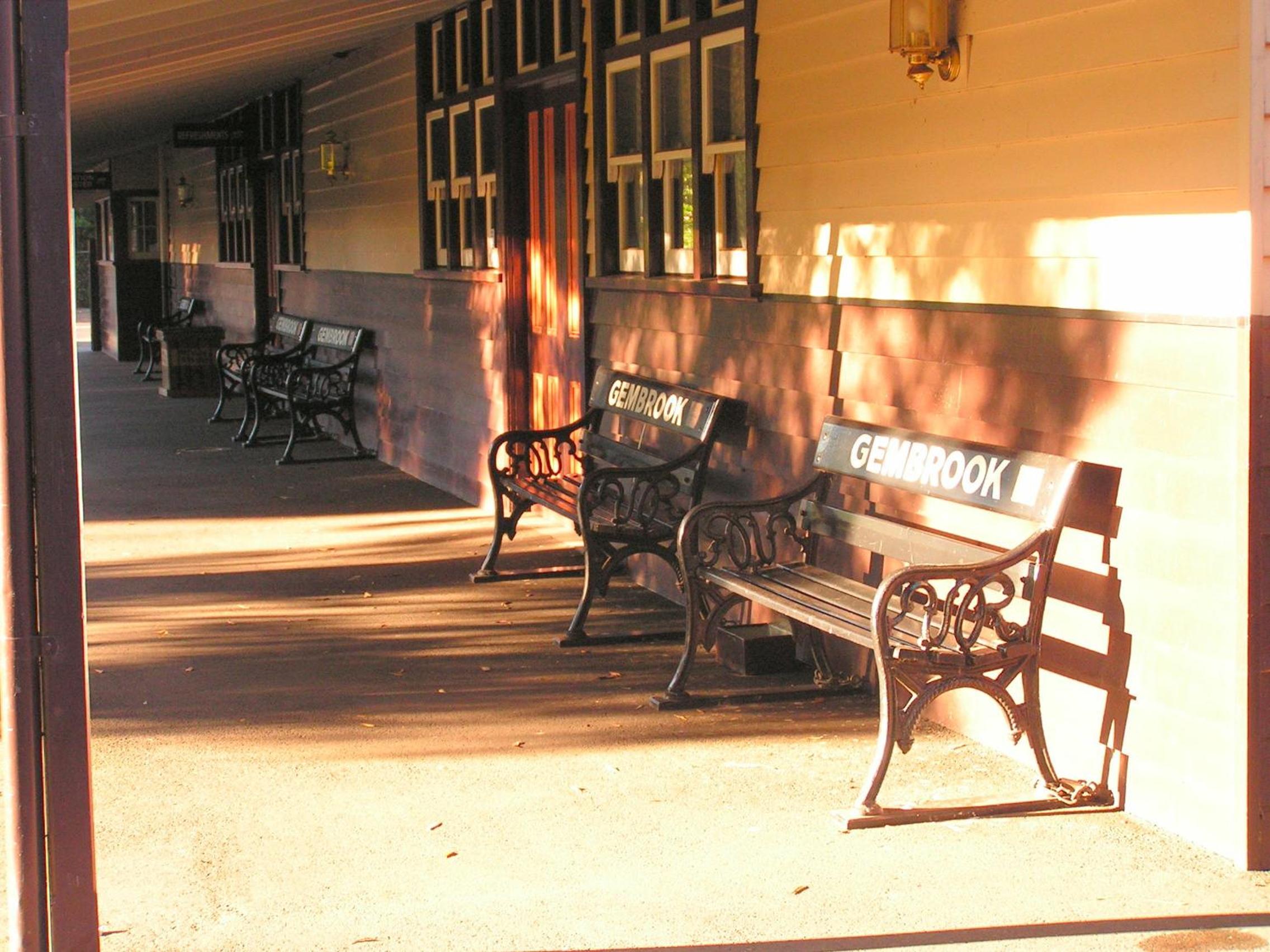 SIGNAL BOX Short Stay