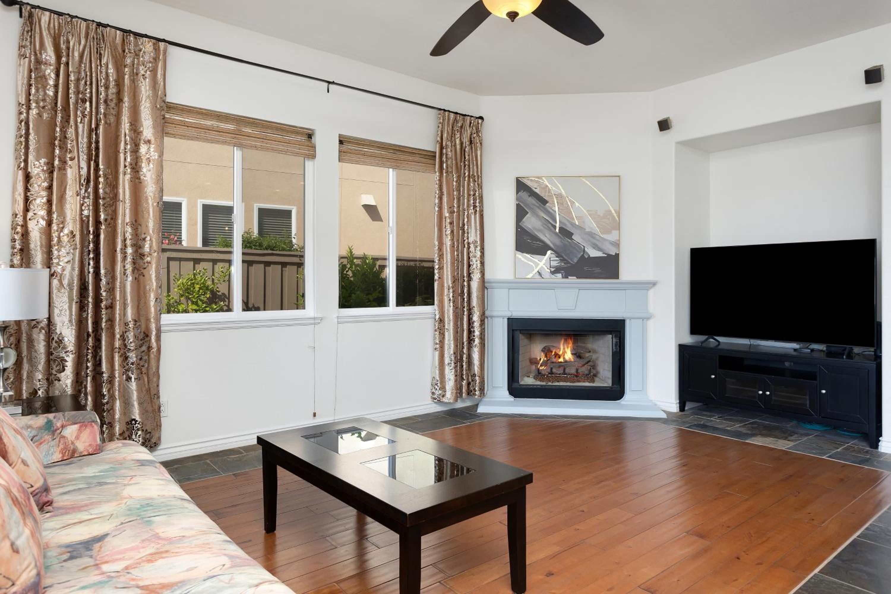Spacious Luxury home in Gated Community with Resort Pool & Scenic Views