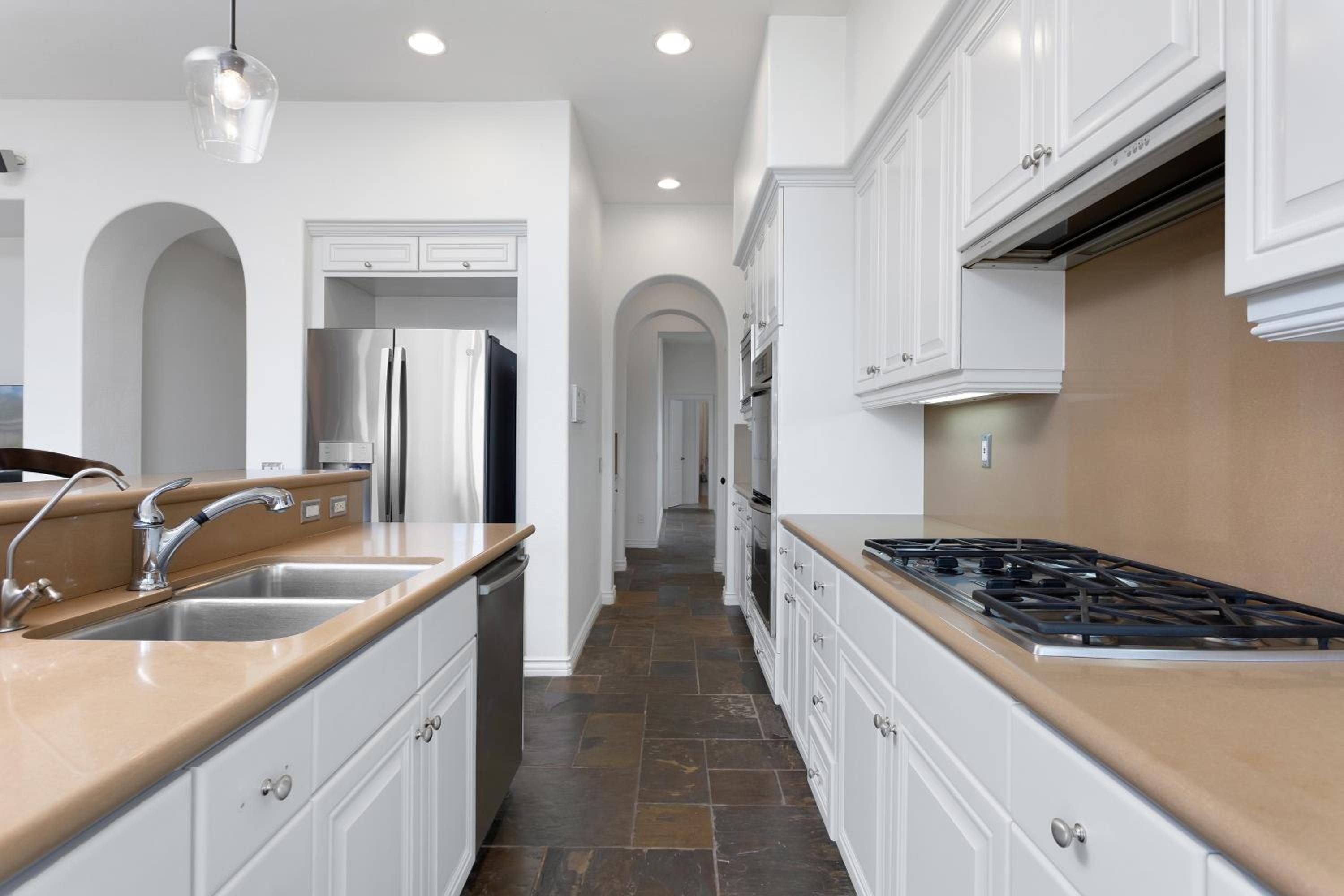 Spacious Luxury home in Gated Community with Resort Pool & Scenic Views