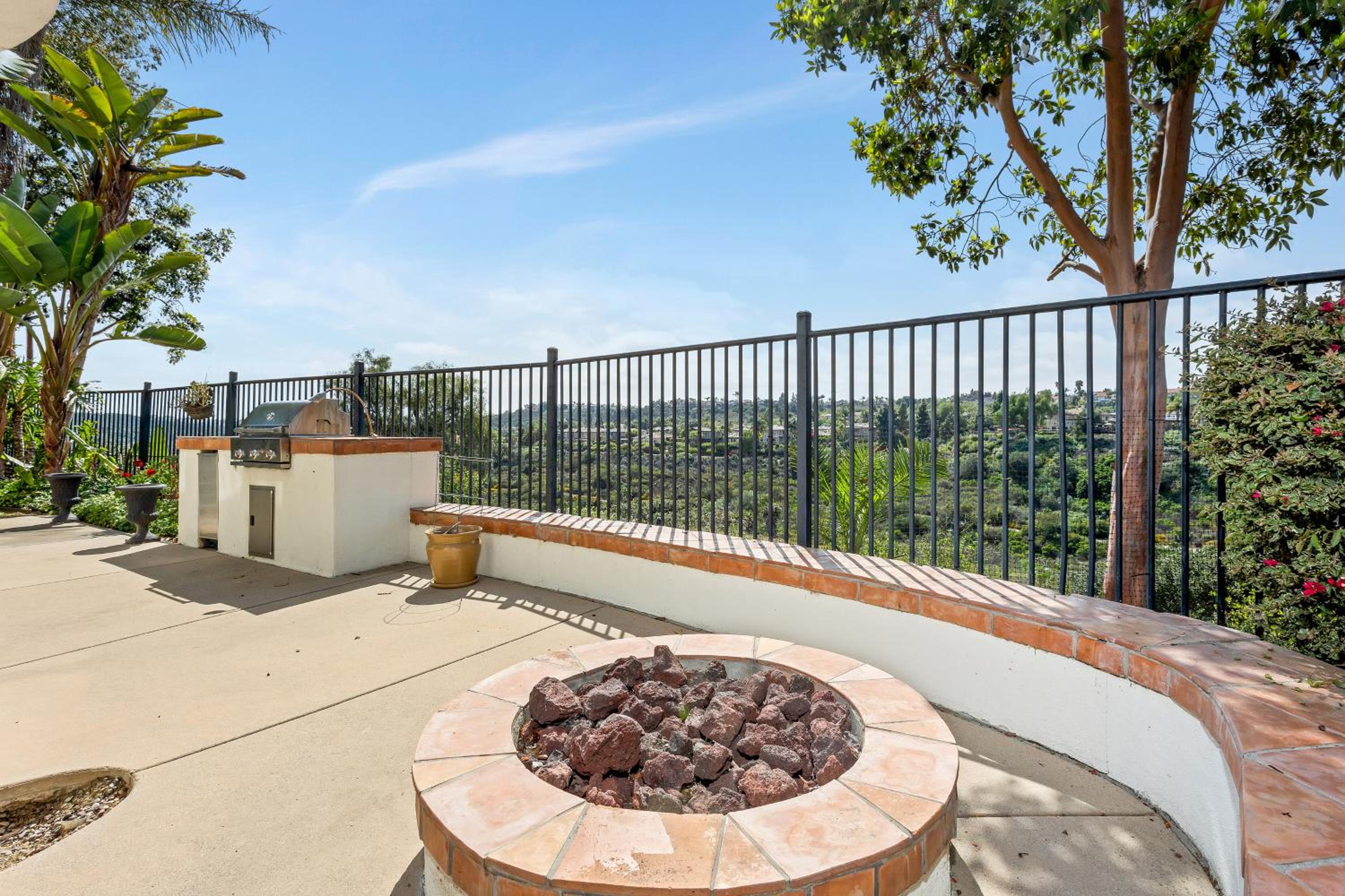 Spacious Luxury home in Gated Community with Resort Pool & Scenic Views