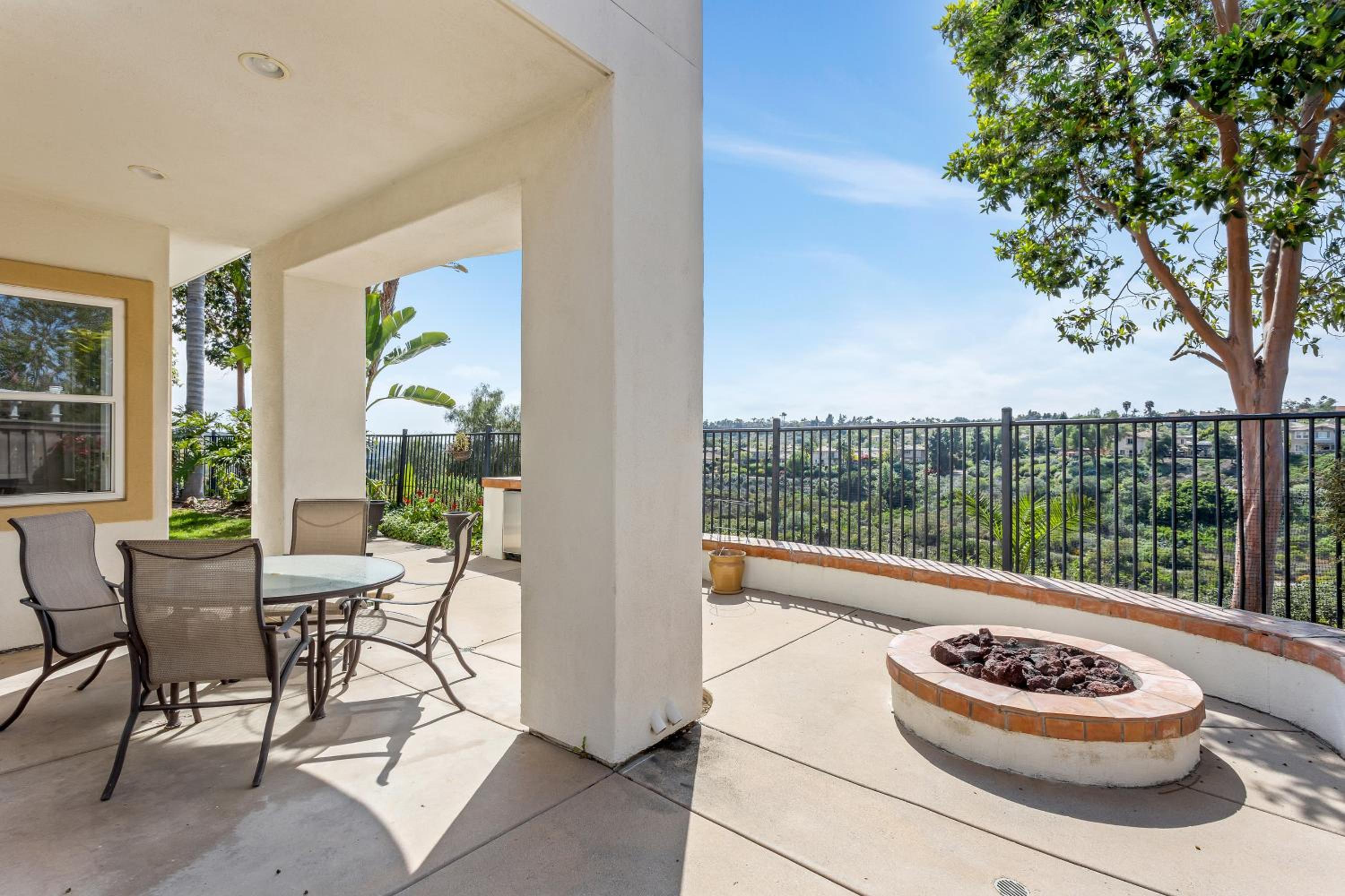 Spacious Luxury home in Gated Community with Resort Pool & Scenic Views