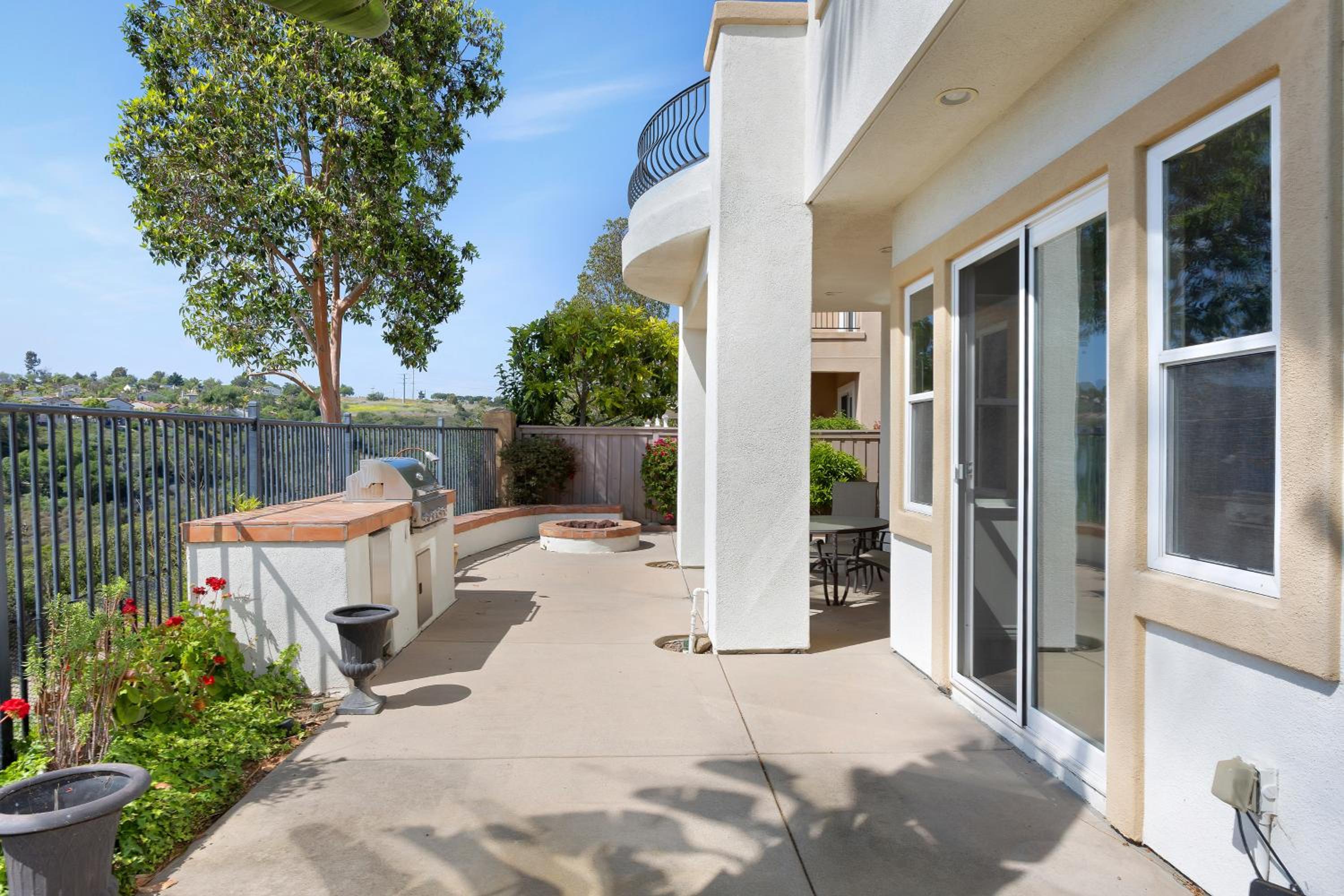 Spacious Luxury home in Gated Community with Resort Pool & Scenic Views