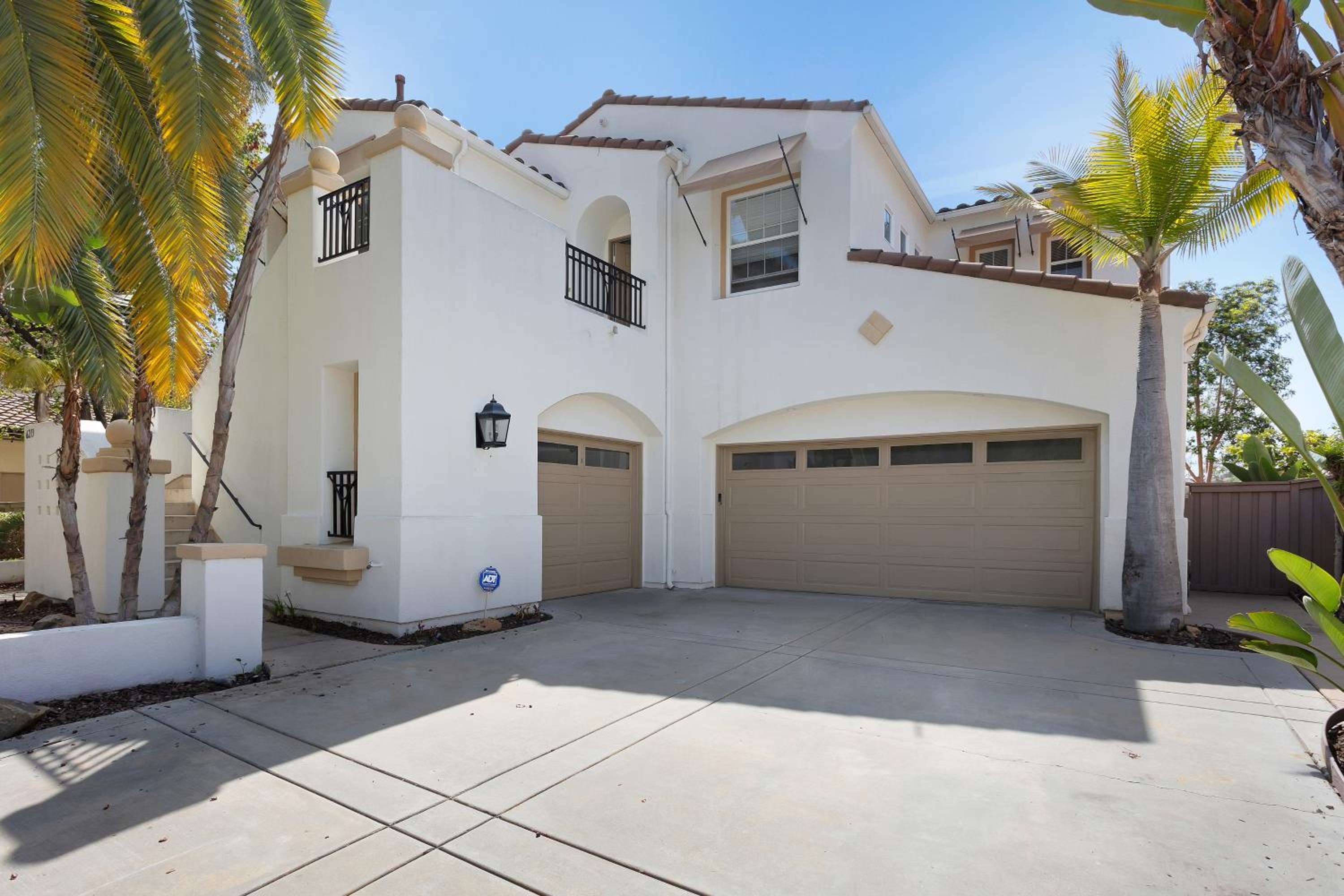 Spacious Luxury home in Gated Community with Resort Pool & Scenic Views