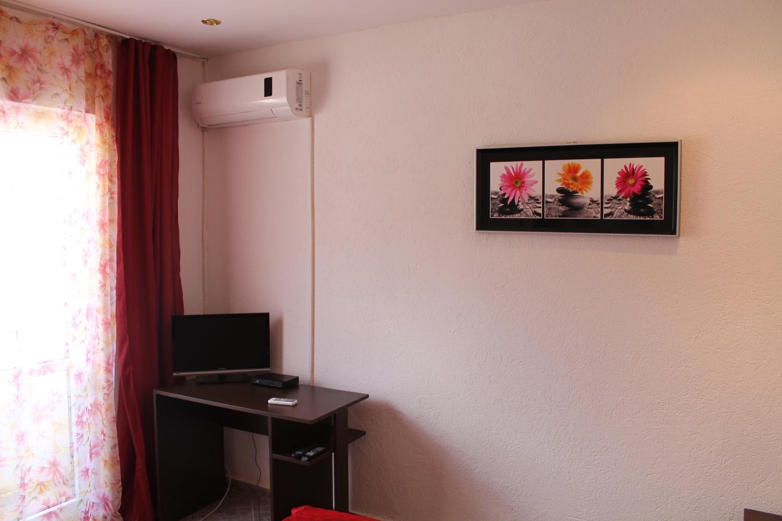 Rooms and Apartments Milana view 3