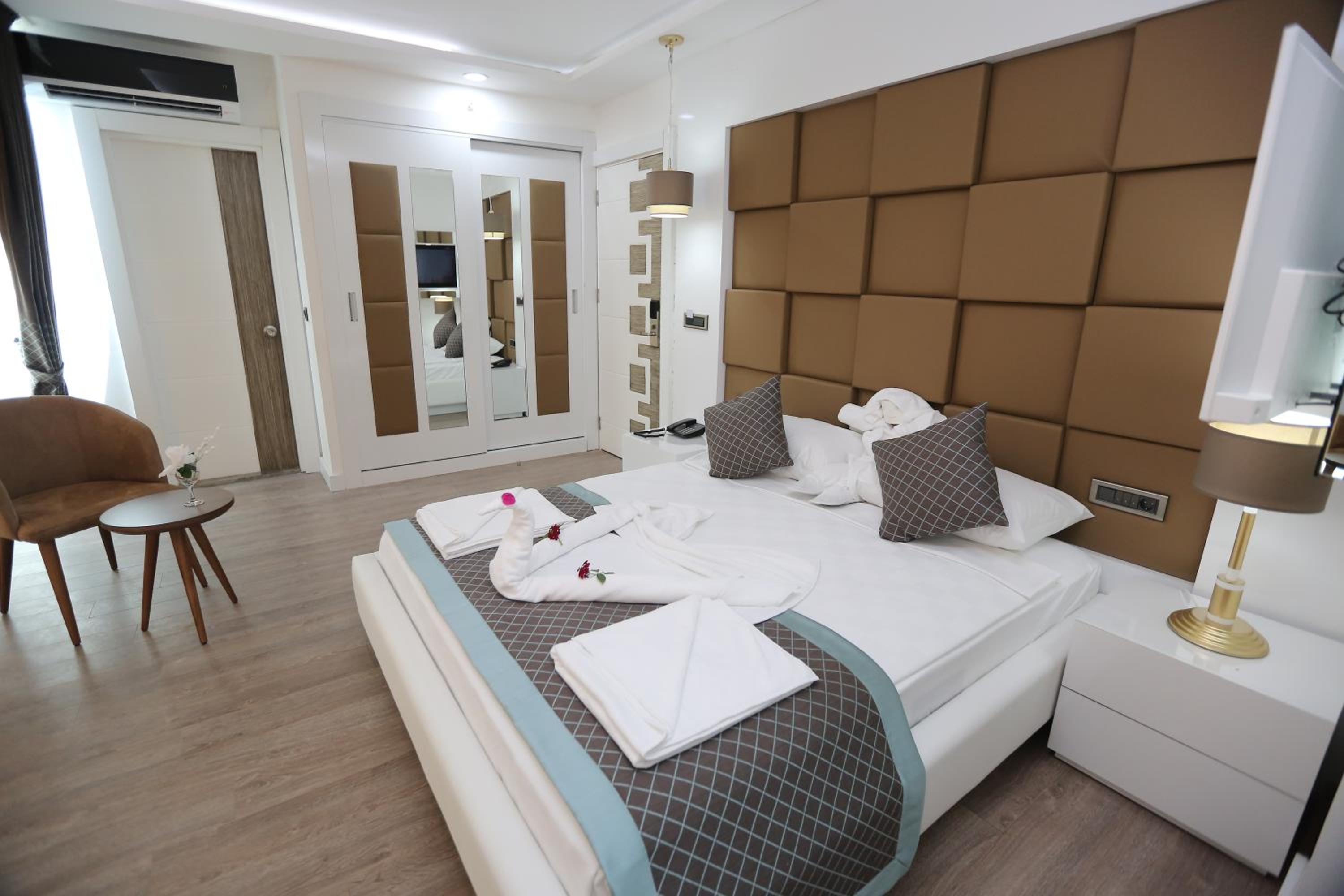 Elips Royal Hotel & SPA - Image 40