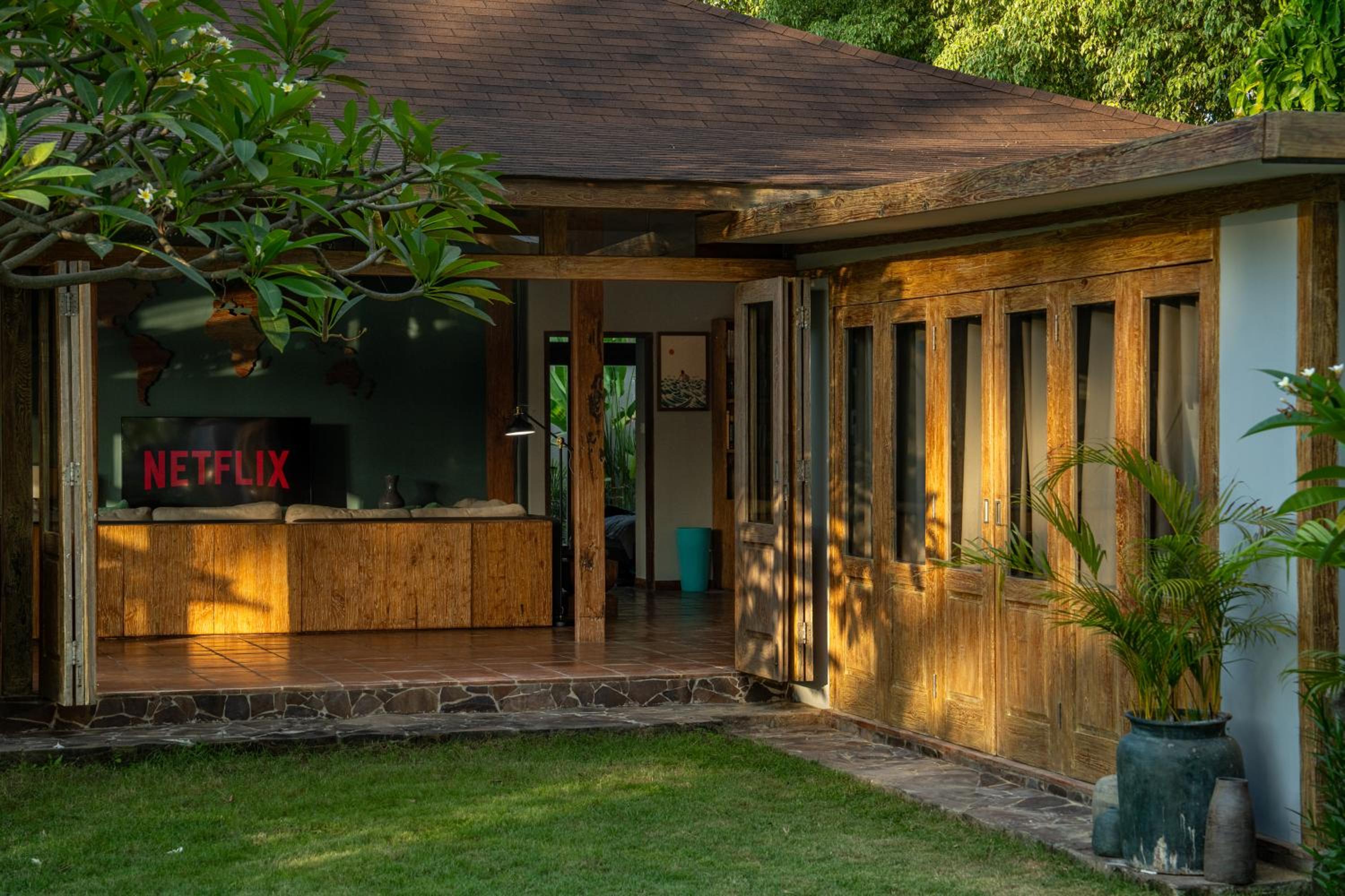 Villa Casa Gili T 4BR Villa, Pool, Gym & Bikes
