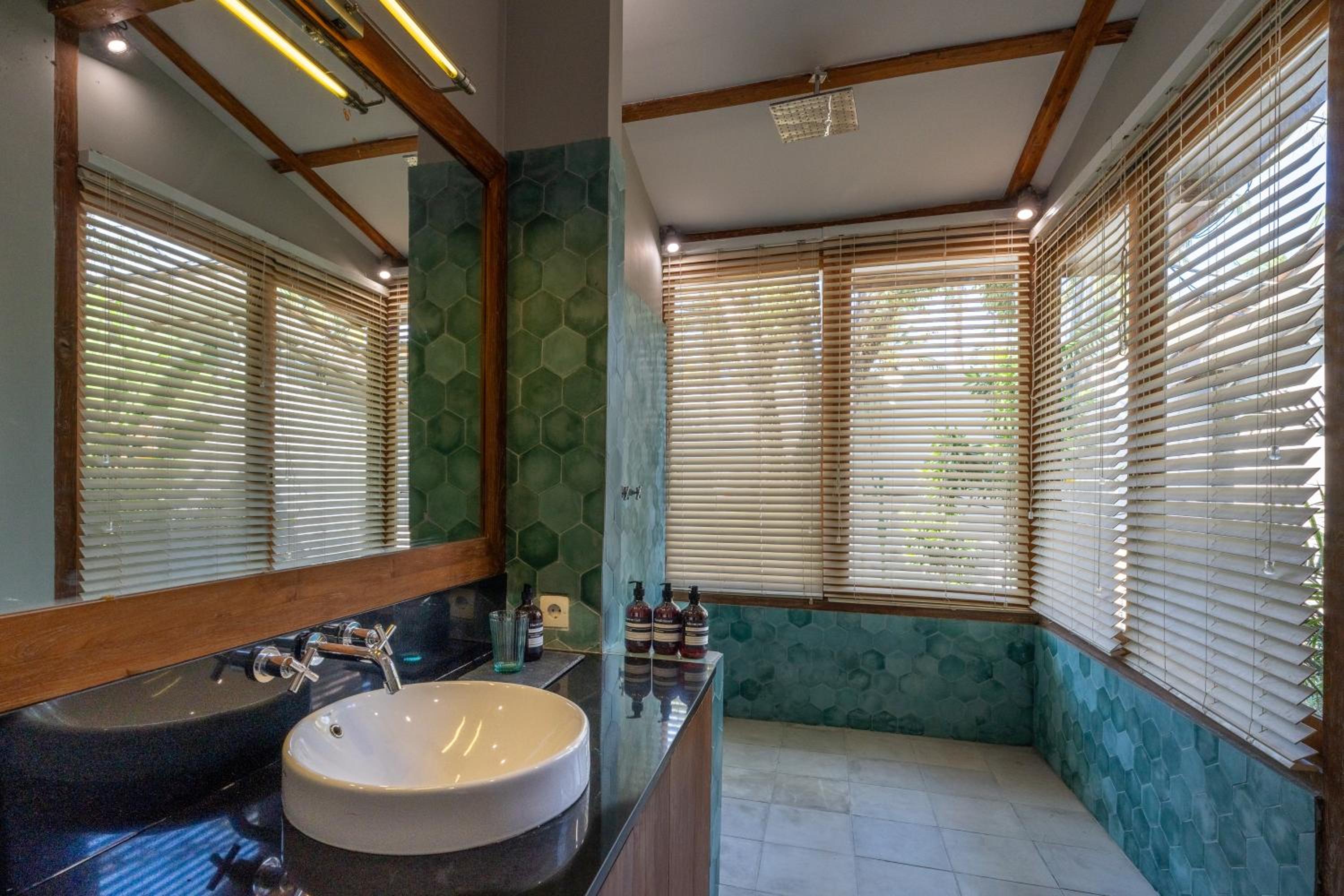 Villa Casa Gili T 4BR Villa, Pool, Gym & Bikes