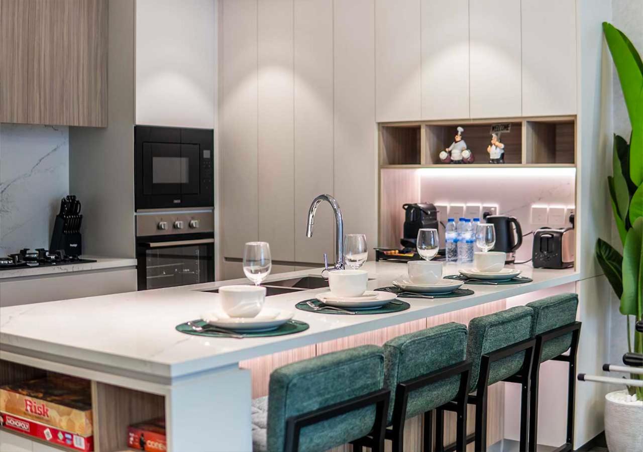 Royal Vista - Luxury 1BR Apartments at Kensington Waters