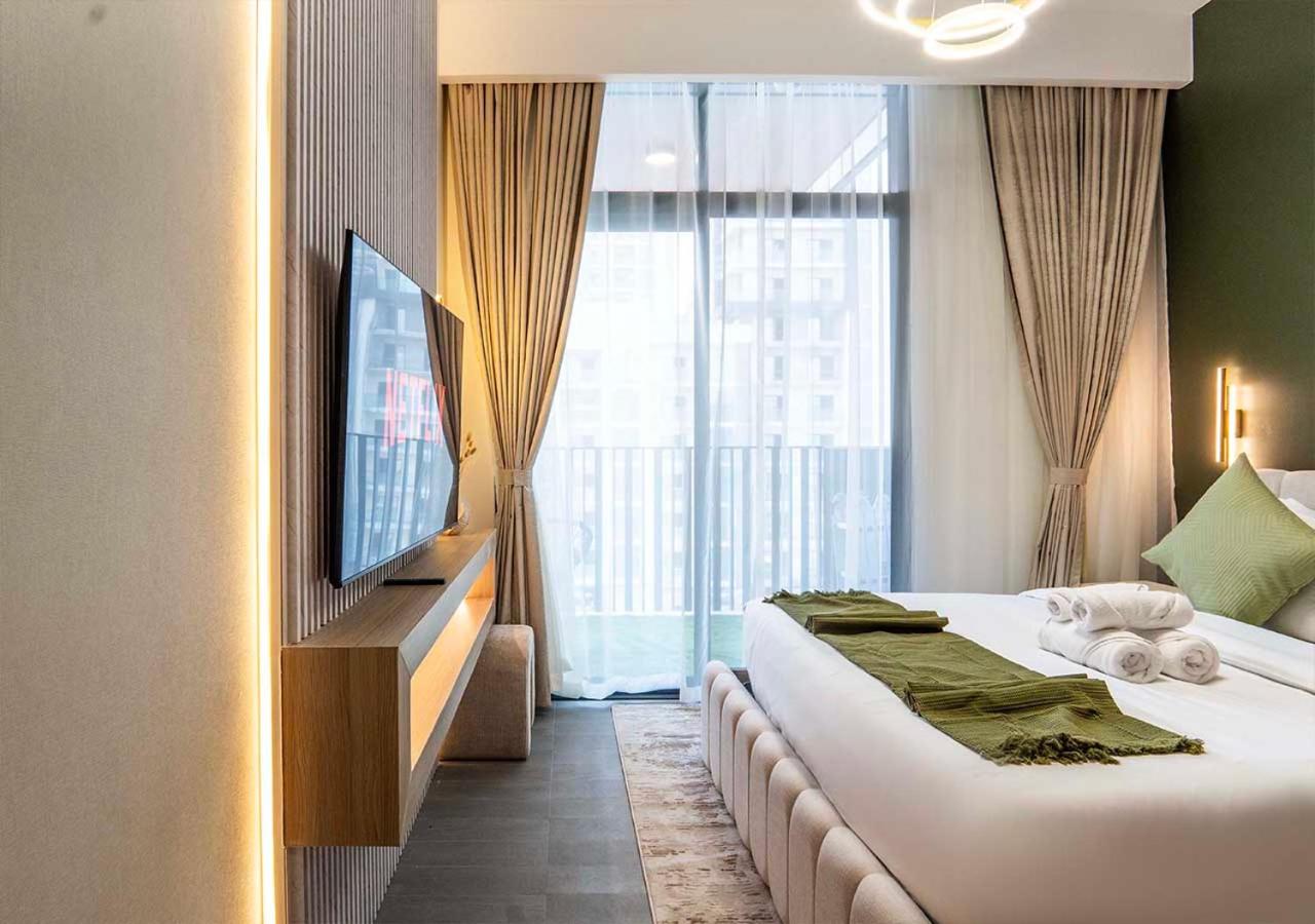 Royal Vista - Luxury 1BR Apartments at Kensington Waters