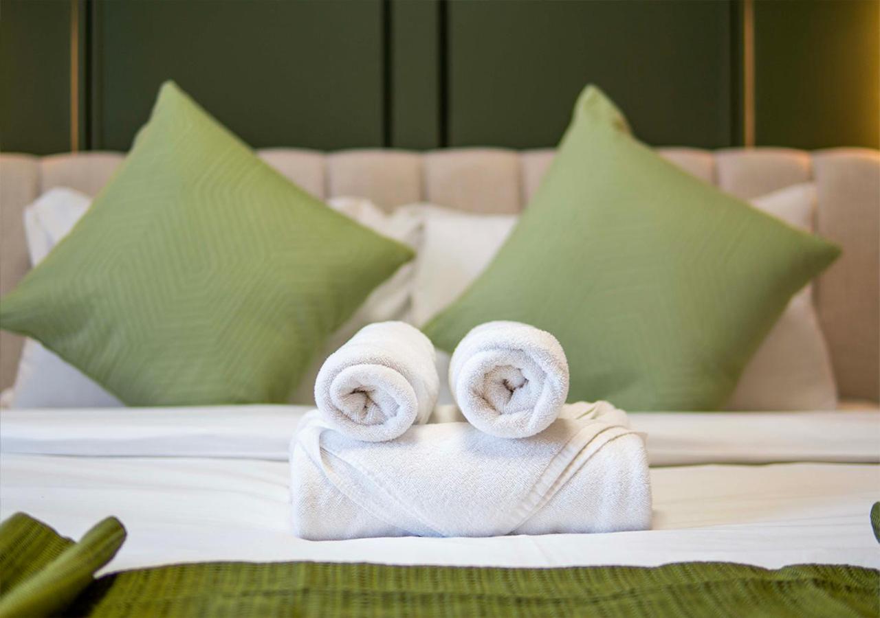 Royal Vista - Luxury 1BR Apartments at Kensington Waters