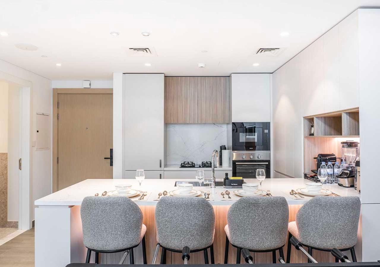 Royal Vista - Luxury 1BR Apartments at Kensington Waters