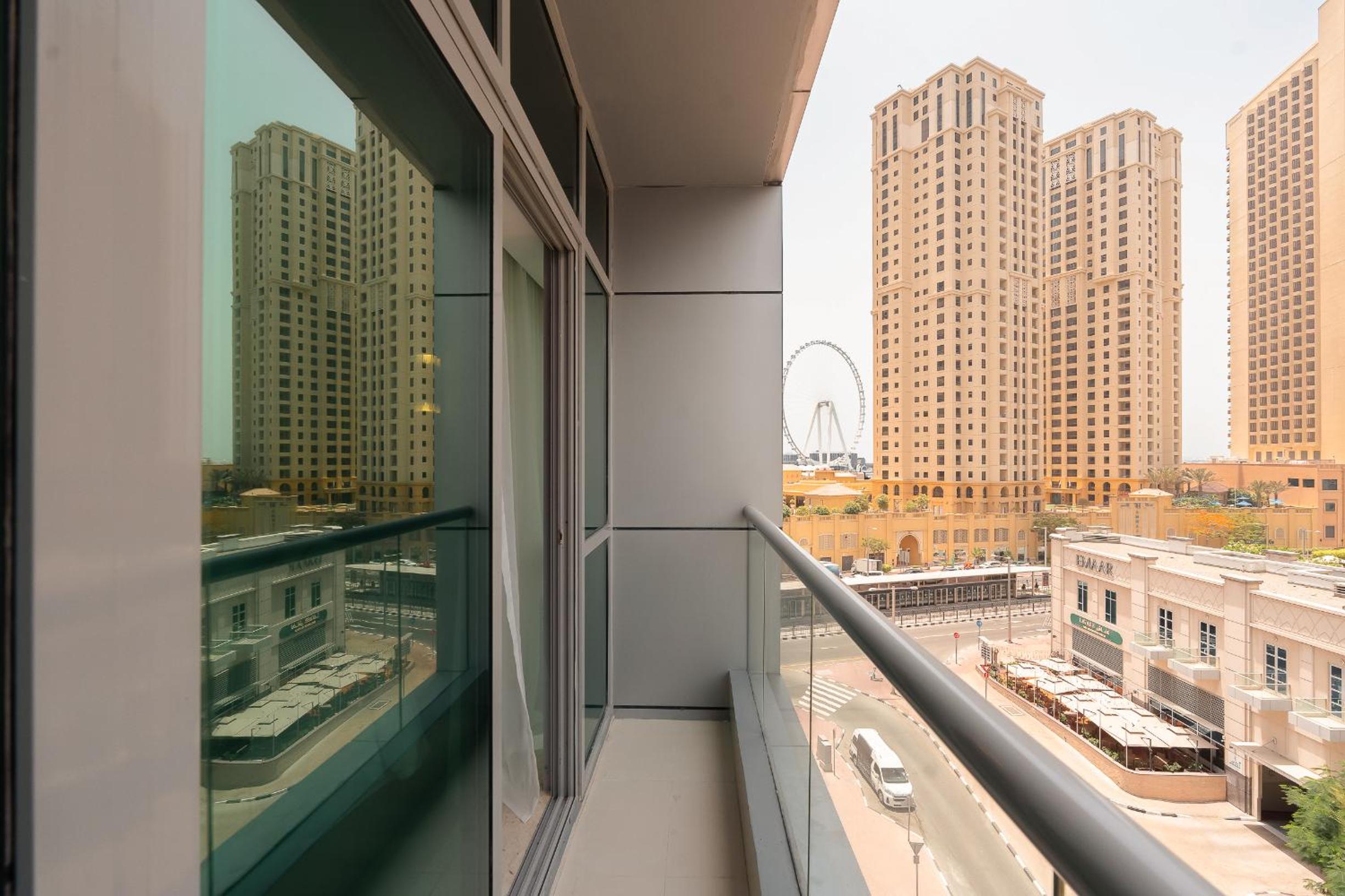 Keyrock - Dubai Marina Apartment with Stunning Sea View, Pool, Gym & Free Parking
