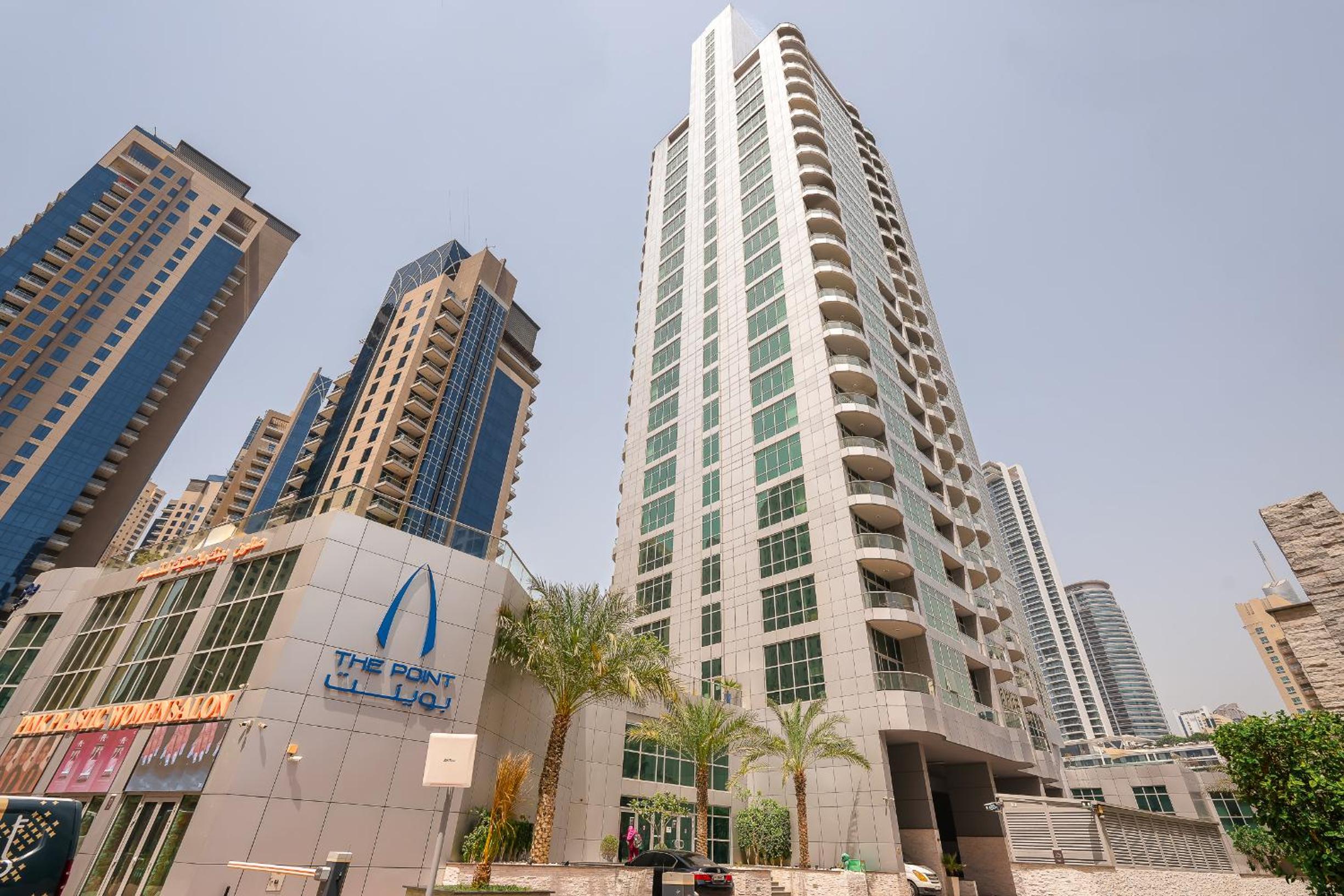 Keyrock - Dubai Marina Apartment with Stunning Sea View, Pool, Gym & Free Parking
