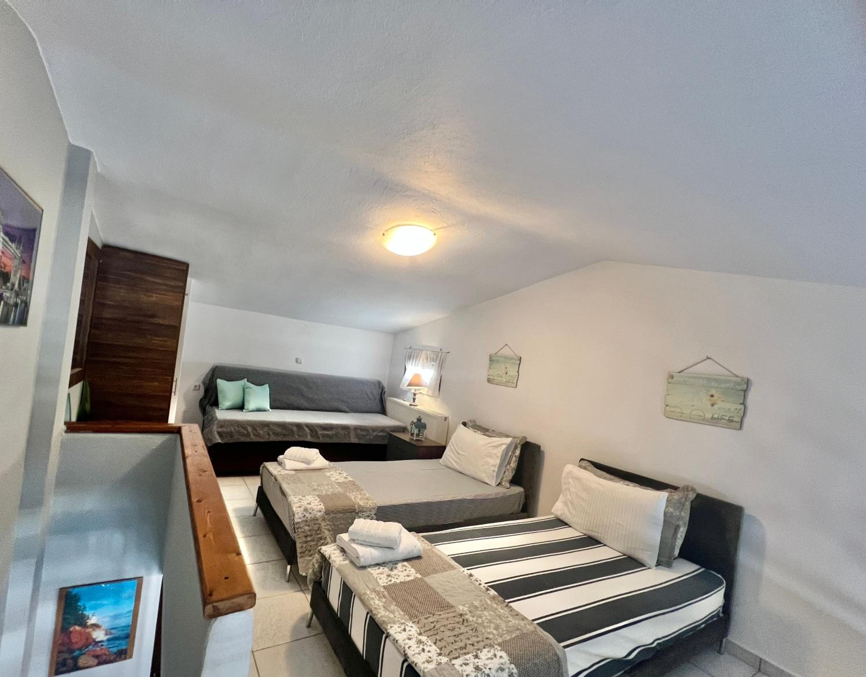 Paparouna Seaside House