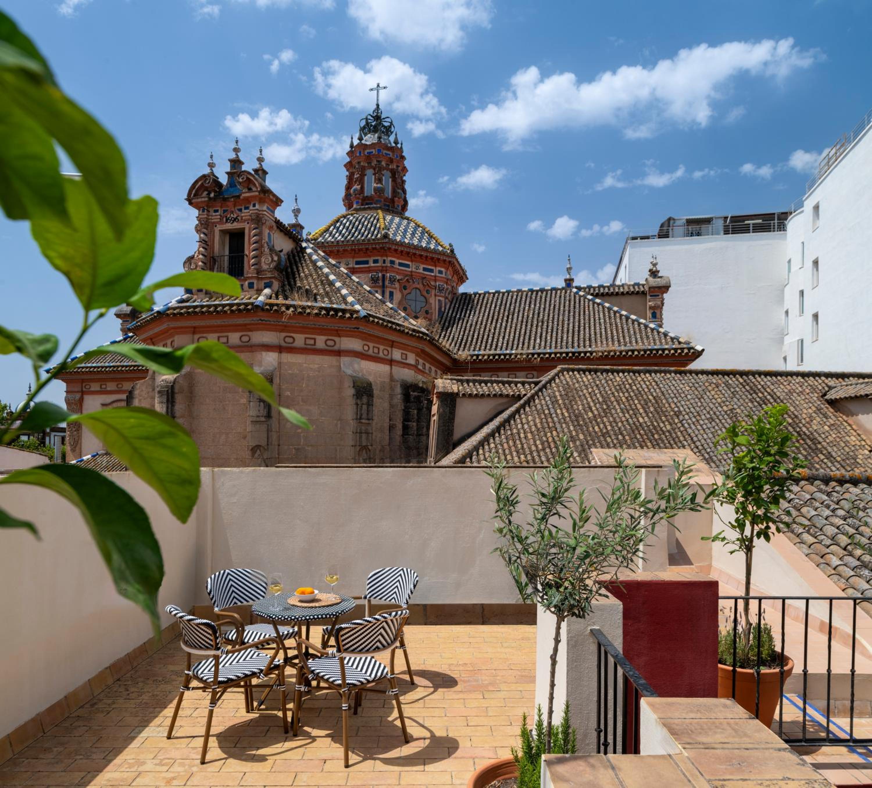 Casa Palacio Bailén by Magno Apartments